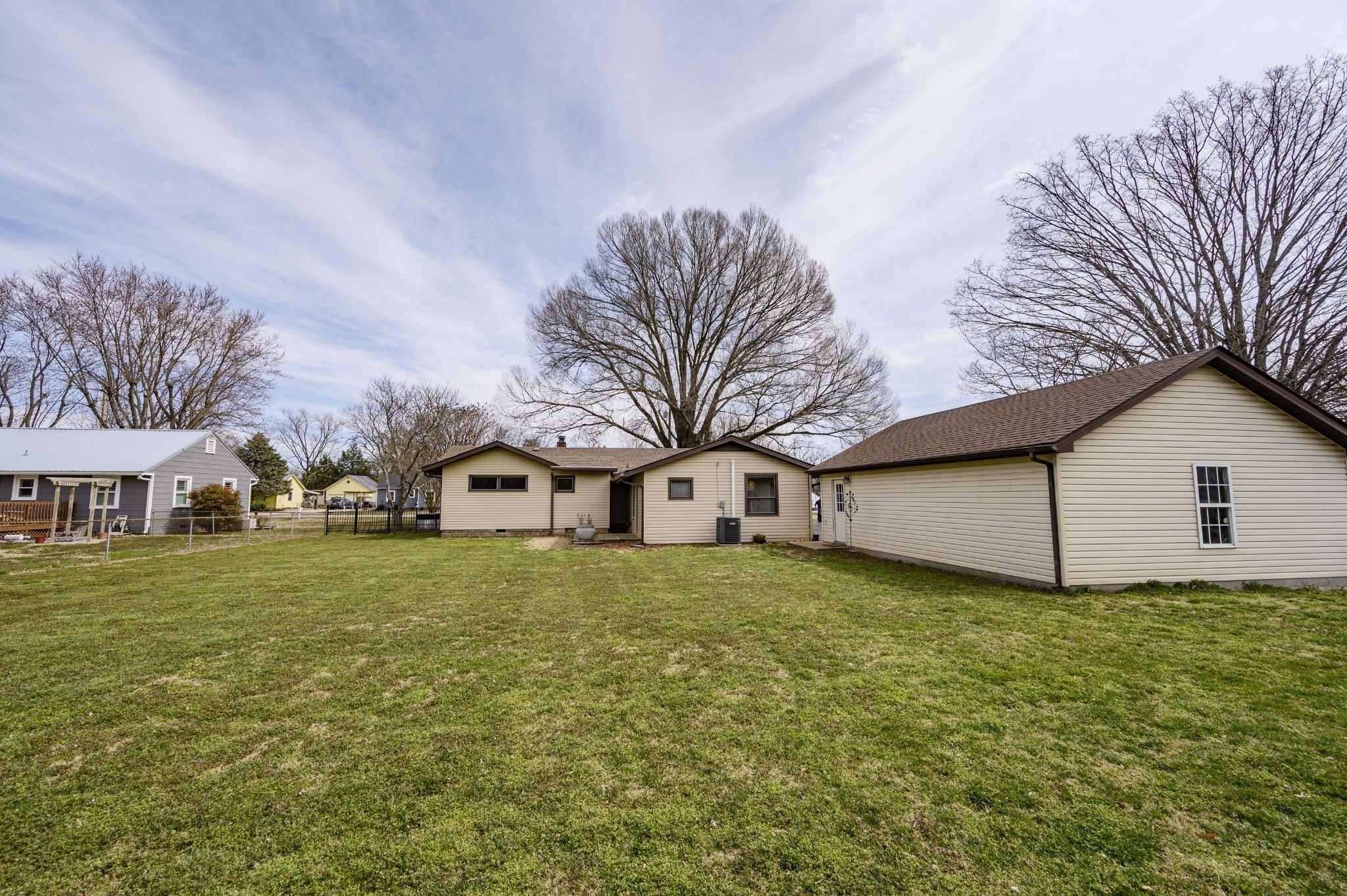 1603 Hilldale Dr