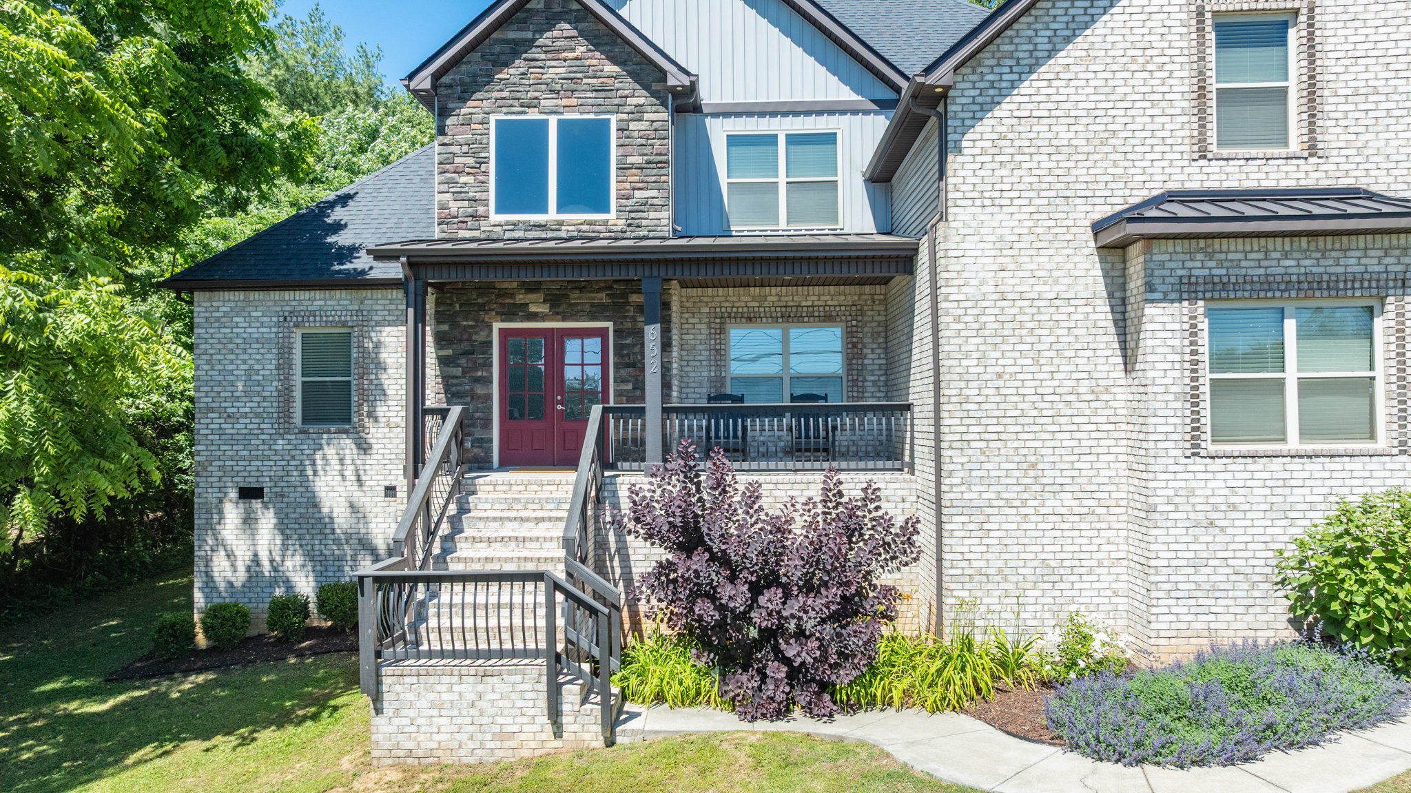 652 Vaughan Rd