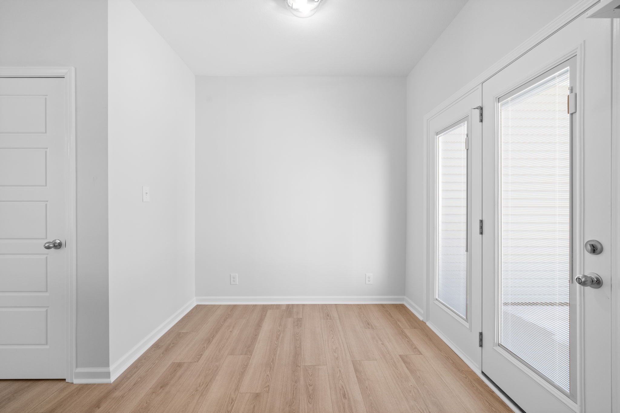 Clarksville, Tennessee 37043, United States, 2 Bedrooms Bedrooms, ,3 BathroomsBathrooms,Residential,Active,138833