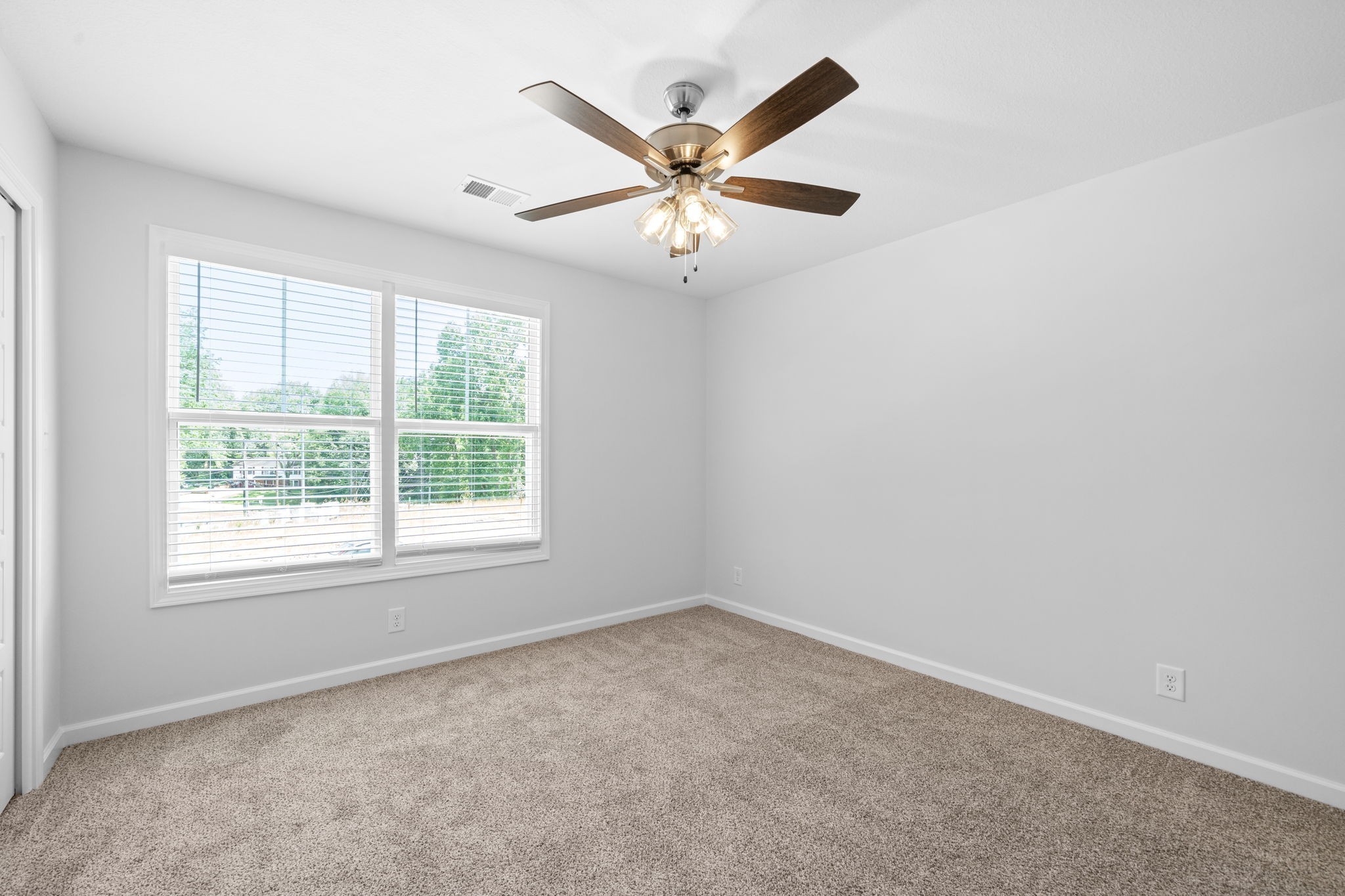 Clarksville, Tennessee 37043, United States, 2 Bedrooms Bedrooms, ,3 BathroomsBathrooms,Residential,Active,138833