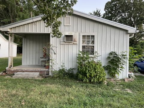 216 Strawberry St Portland TN 37148