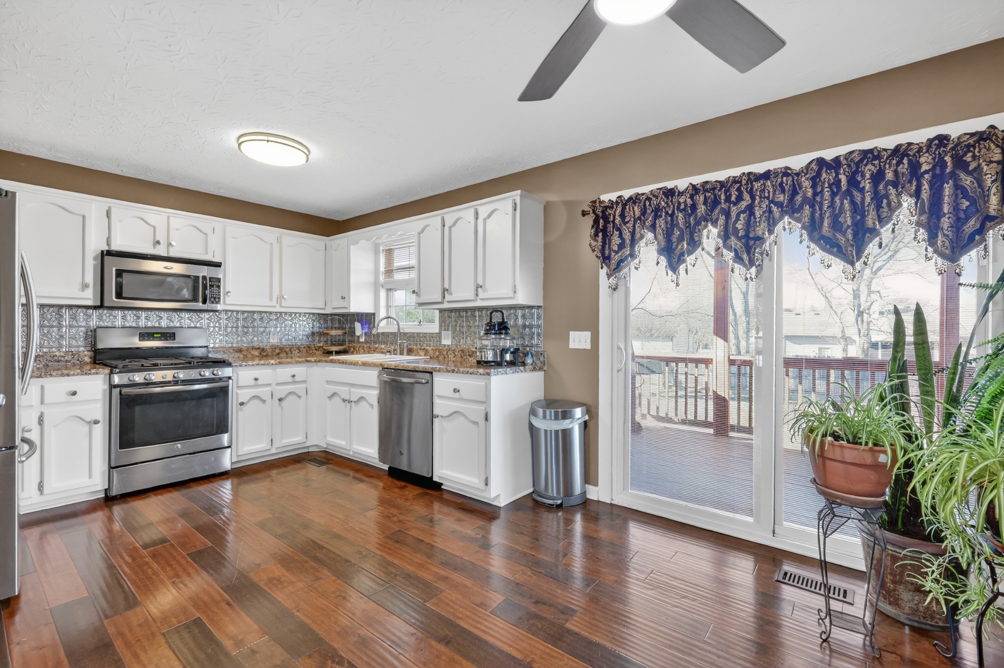 105 Hunterwood Dr