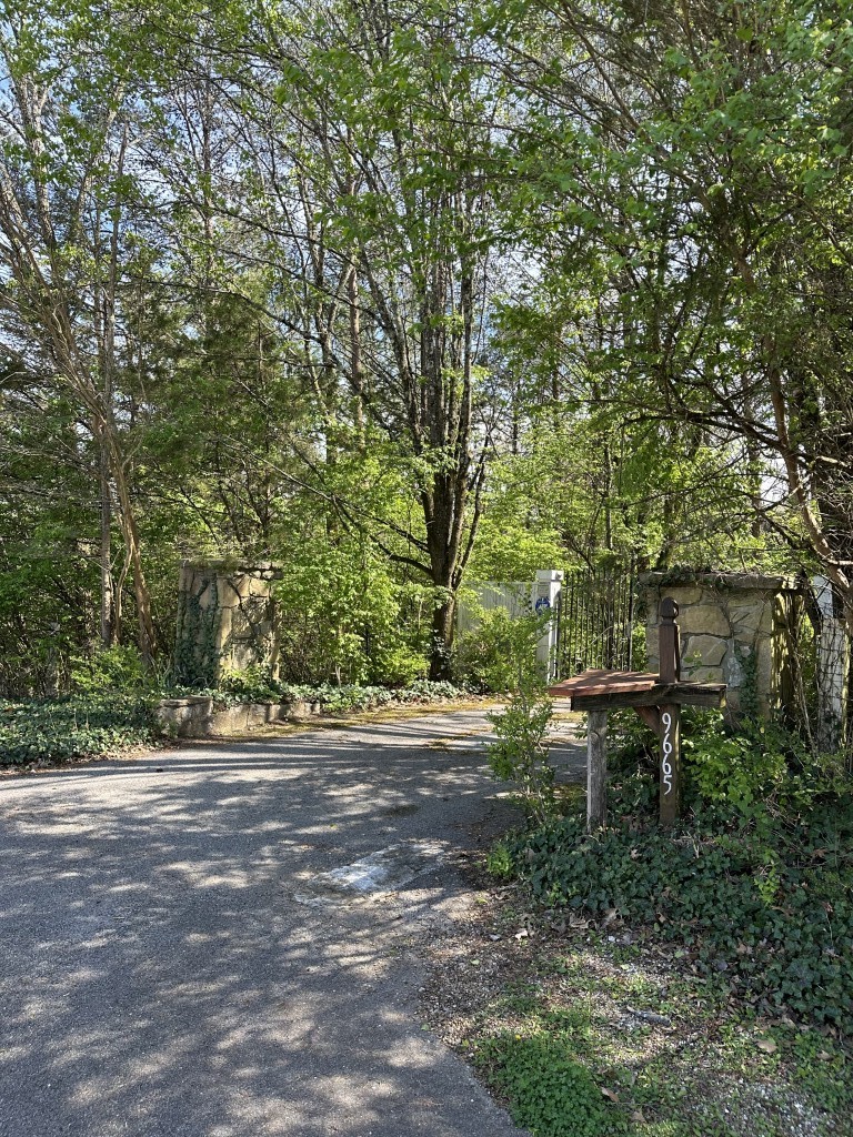 9665 Split Log Rd