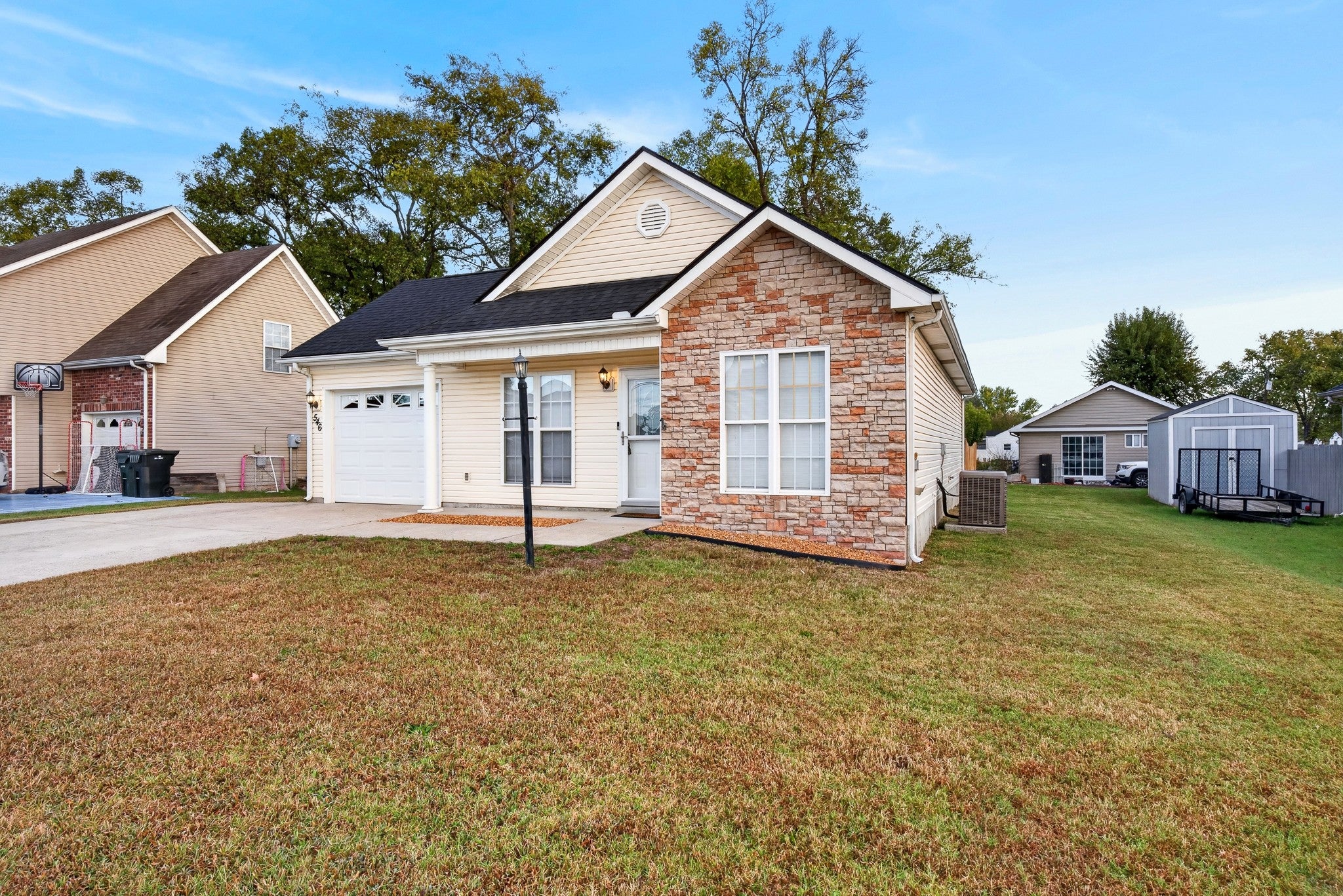 546 Albion Cir