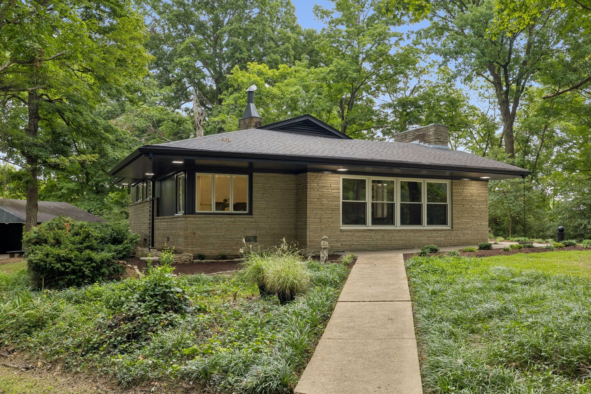 5572 Highway 76 E