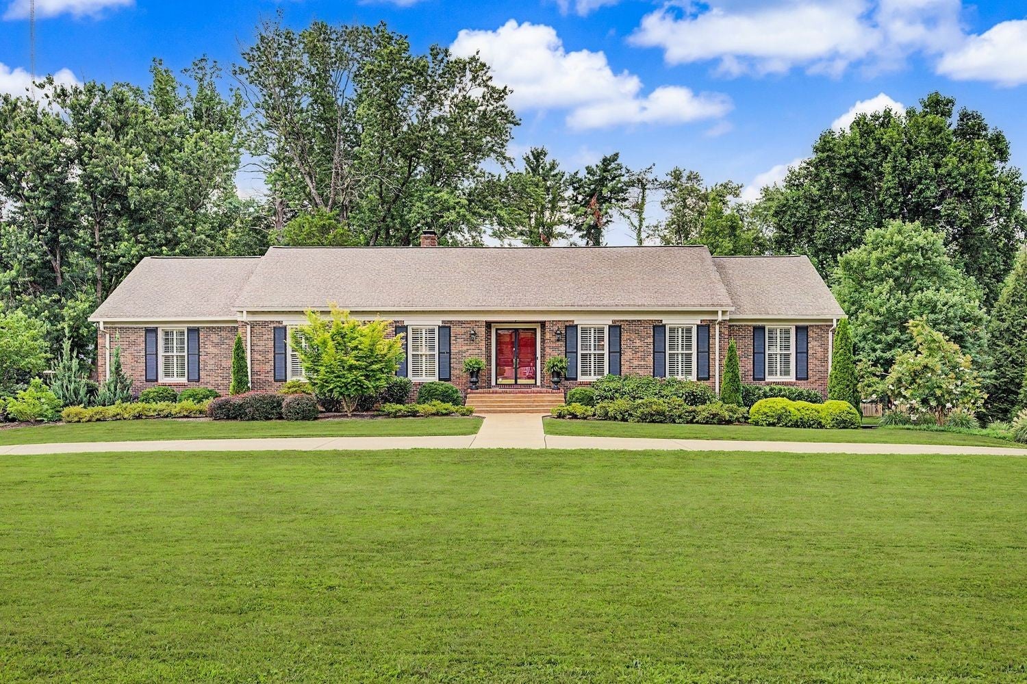 5.0-bed rental at 1913 Shamrock Dr