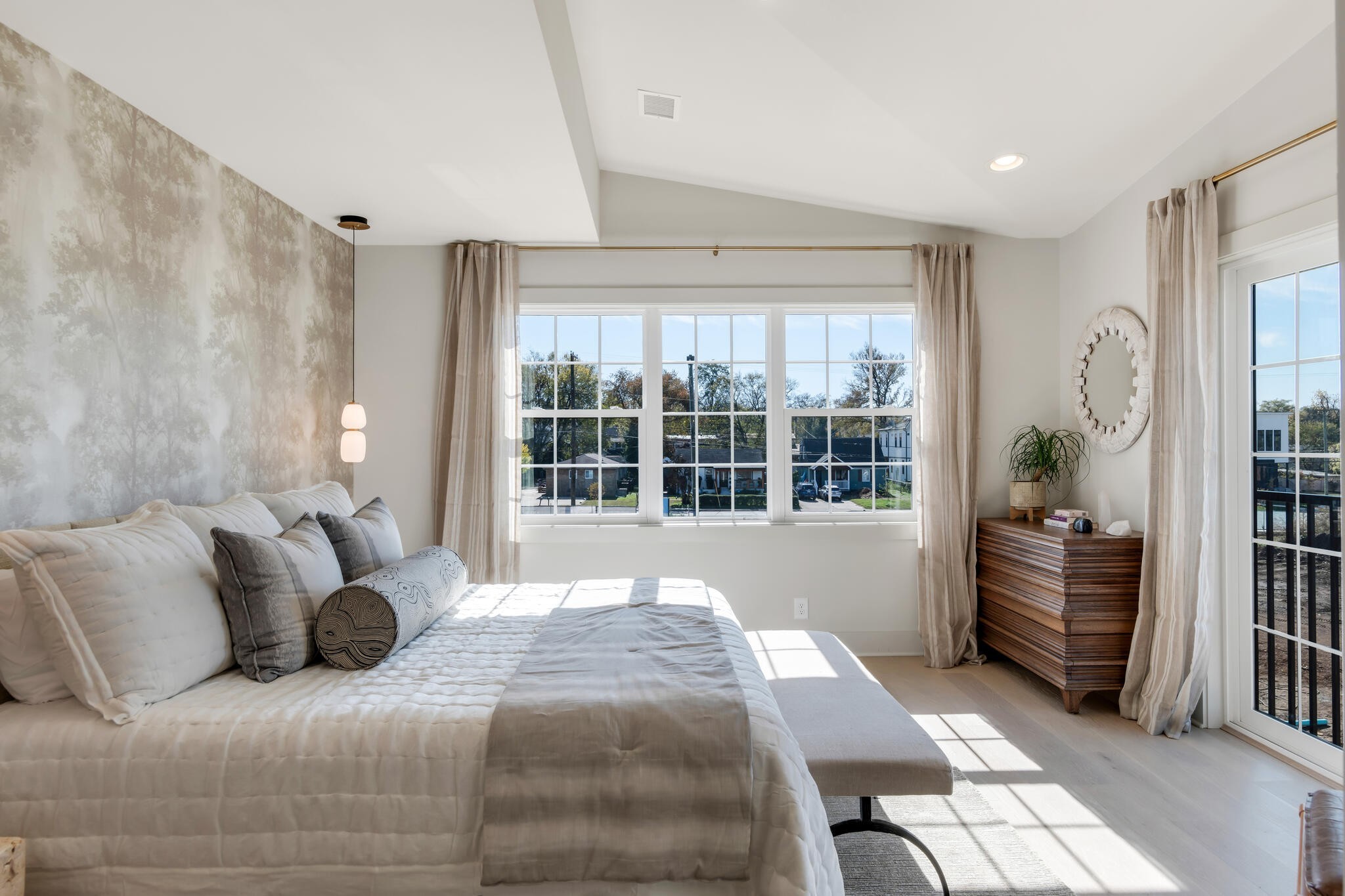 2432 Heiman Street W