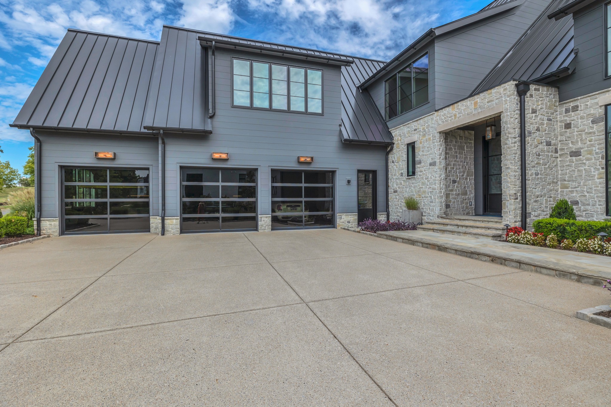 7313 Harlow Dr