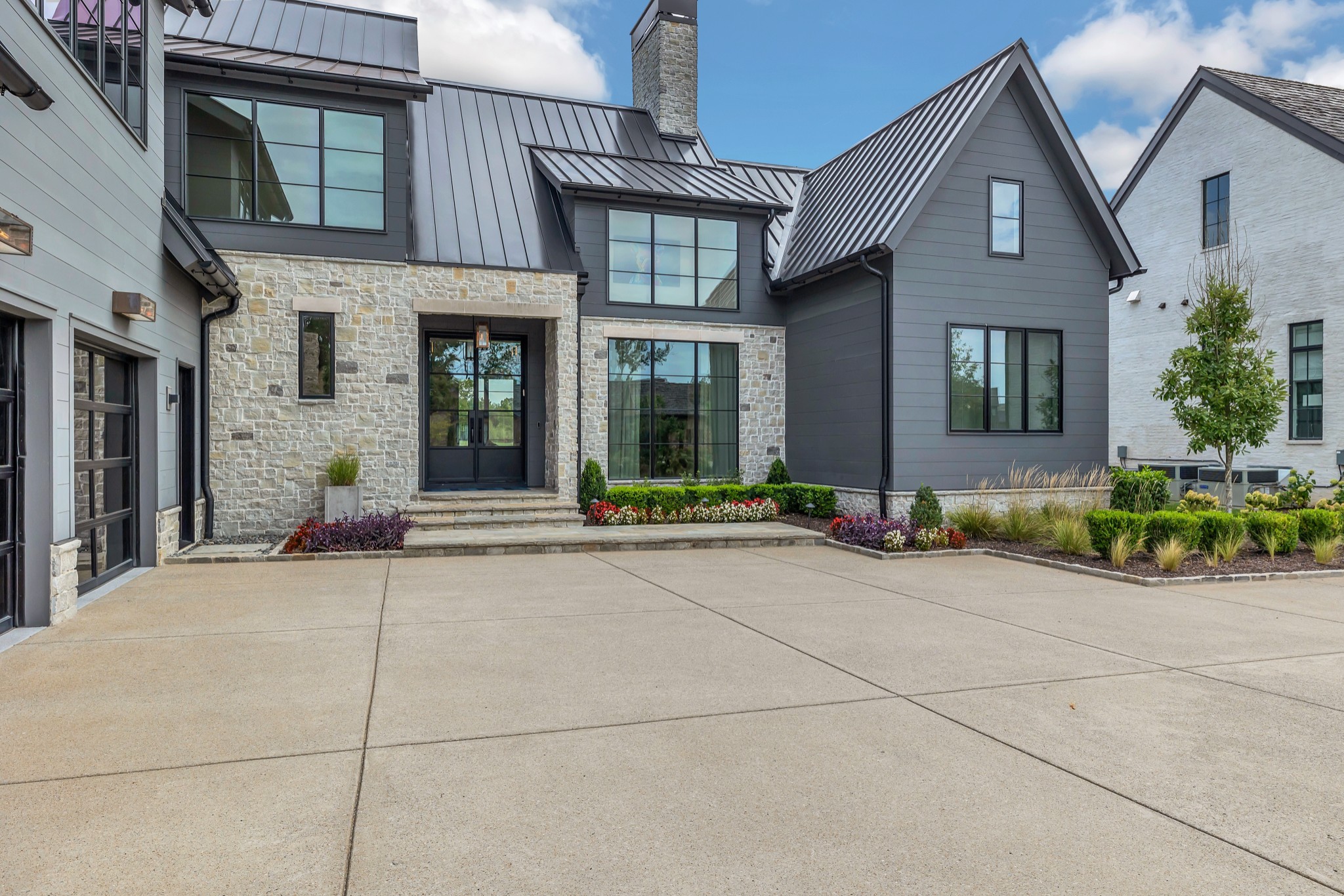 7313 Harlow Dr