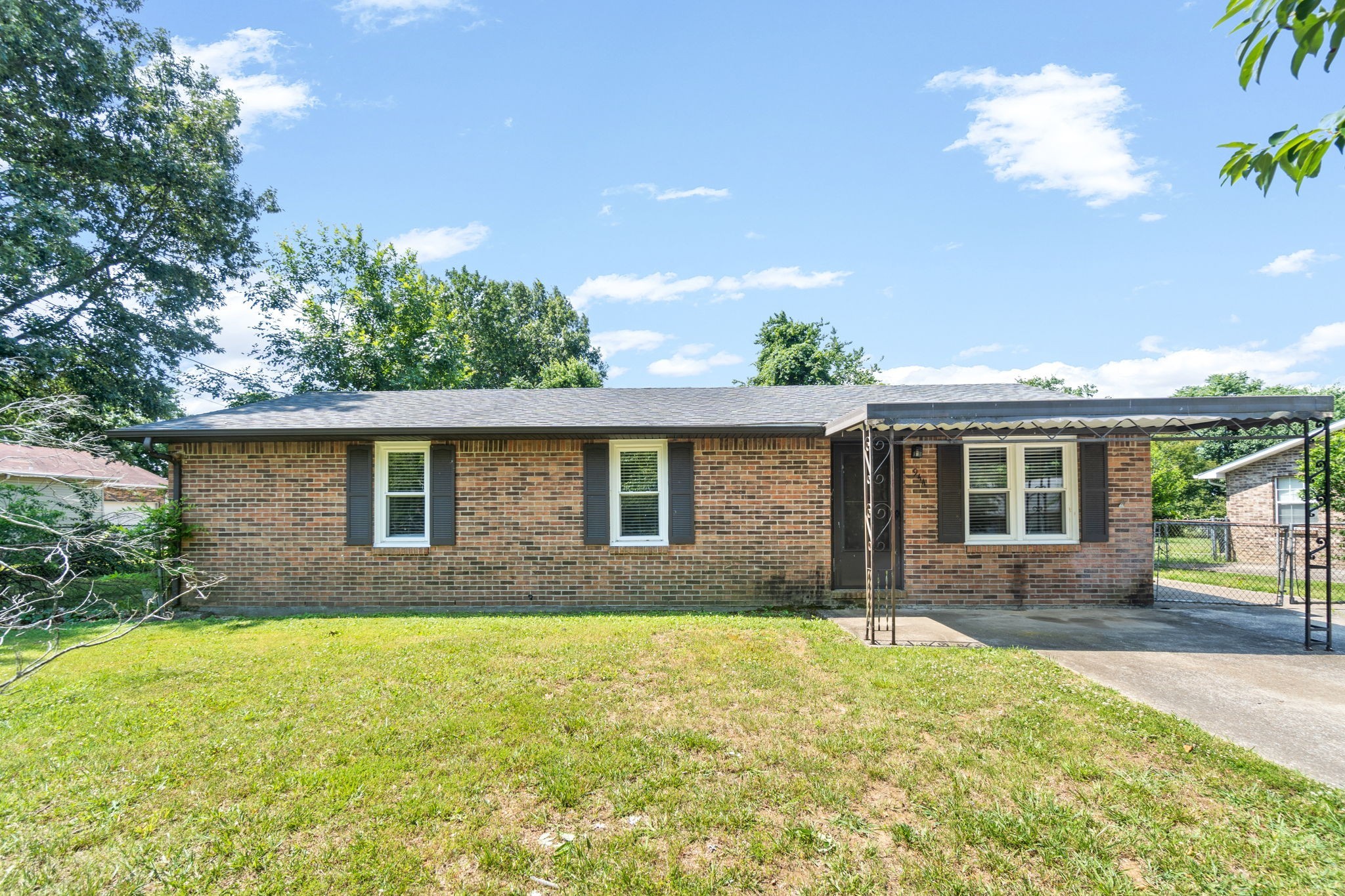 Photo 1 of 15 — 944 Linda Dr, Oak Grove, KY 42262