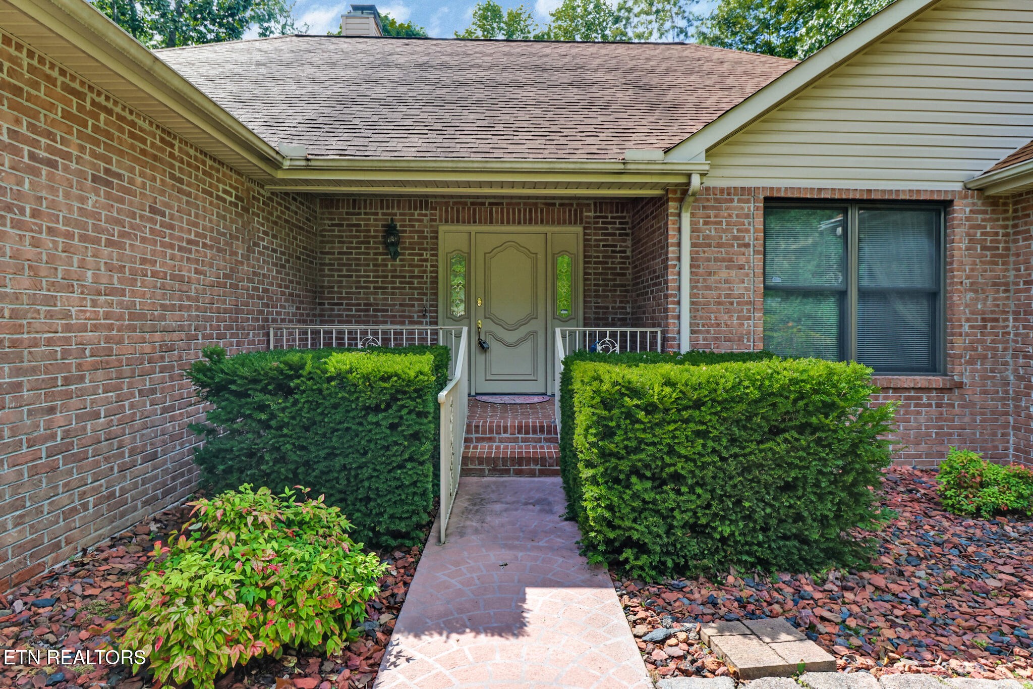 104 Flossmoor Circle