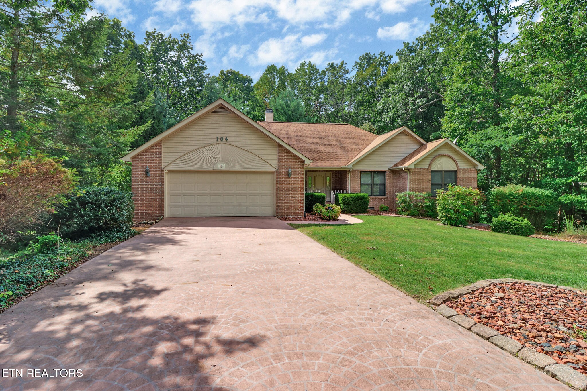 104 Flossmoor Circle