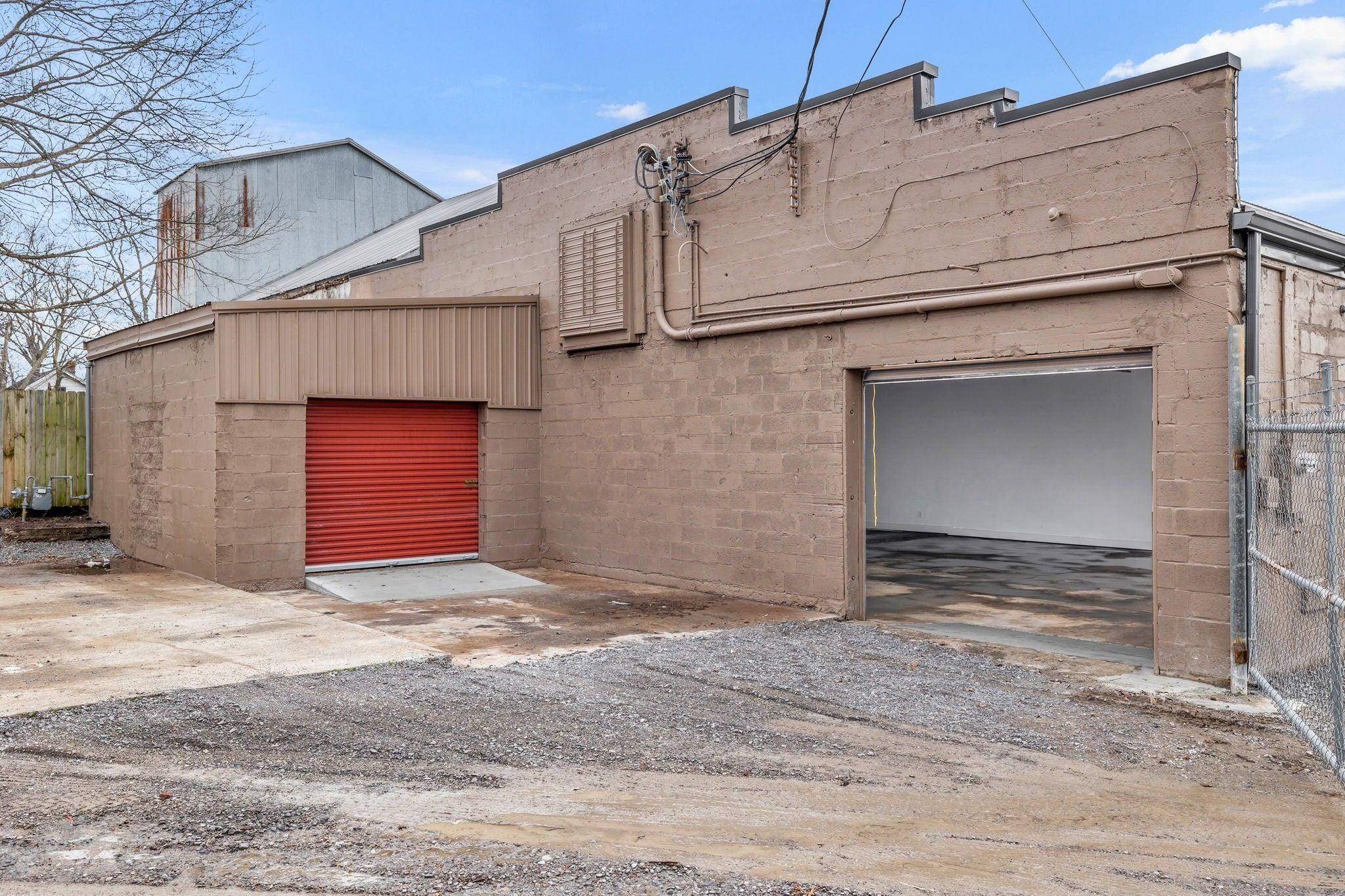 319 E Main St