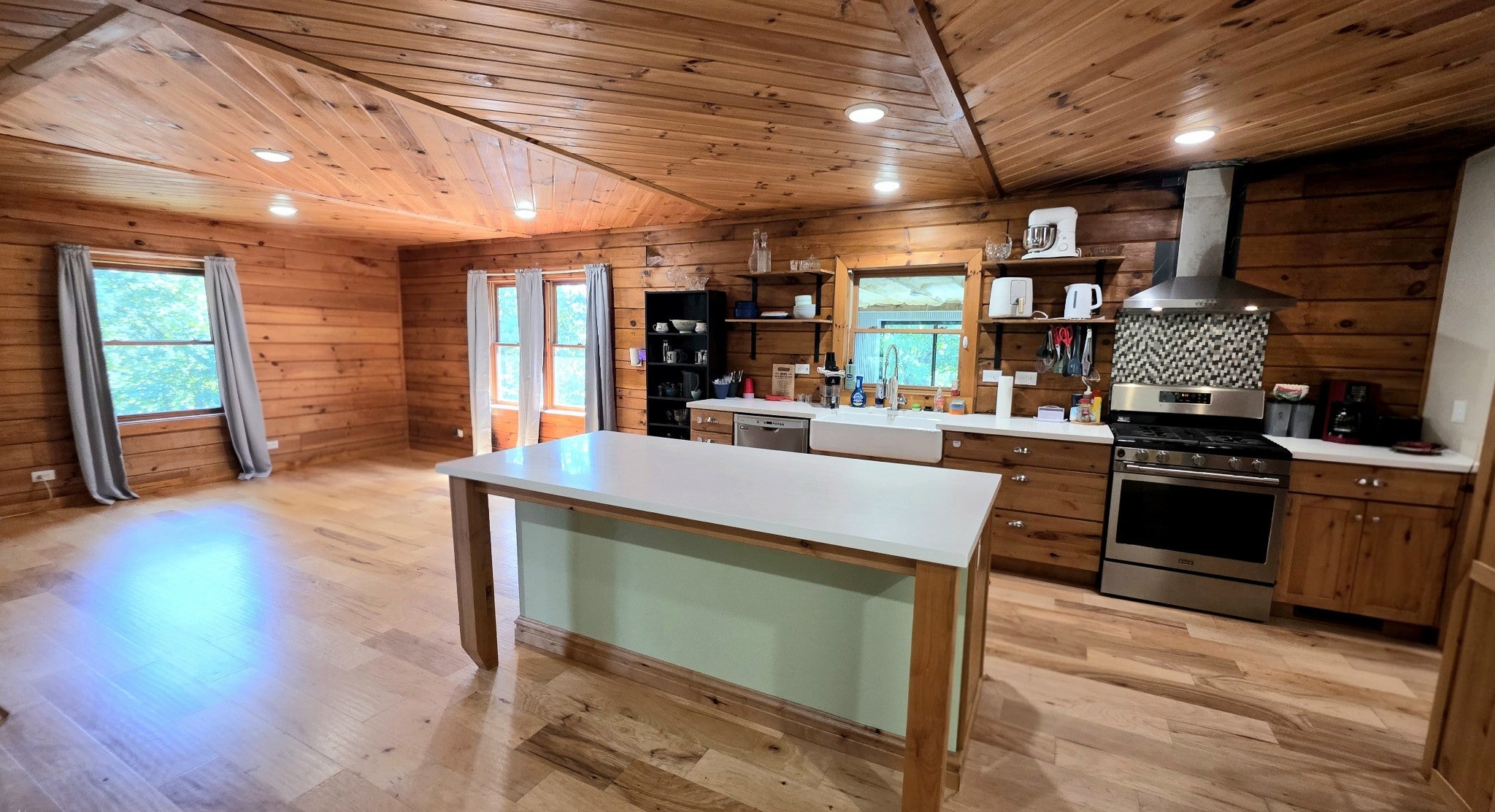 160 Poplar Dr
