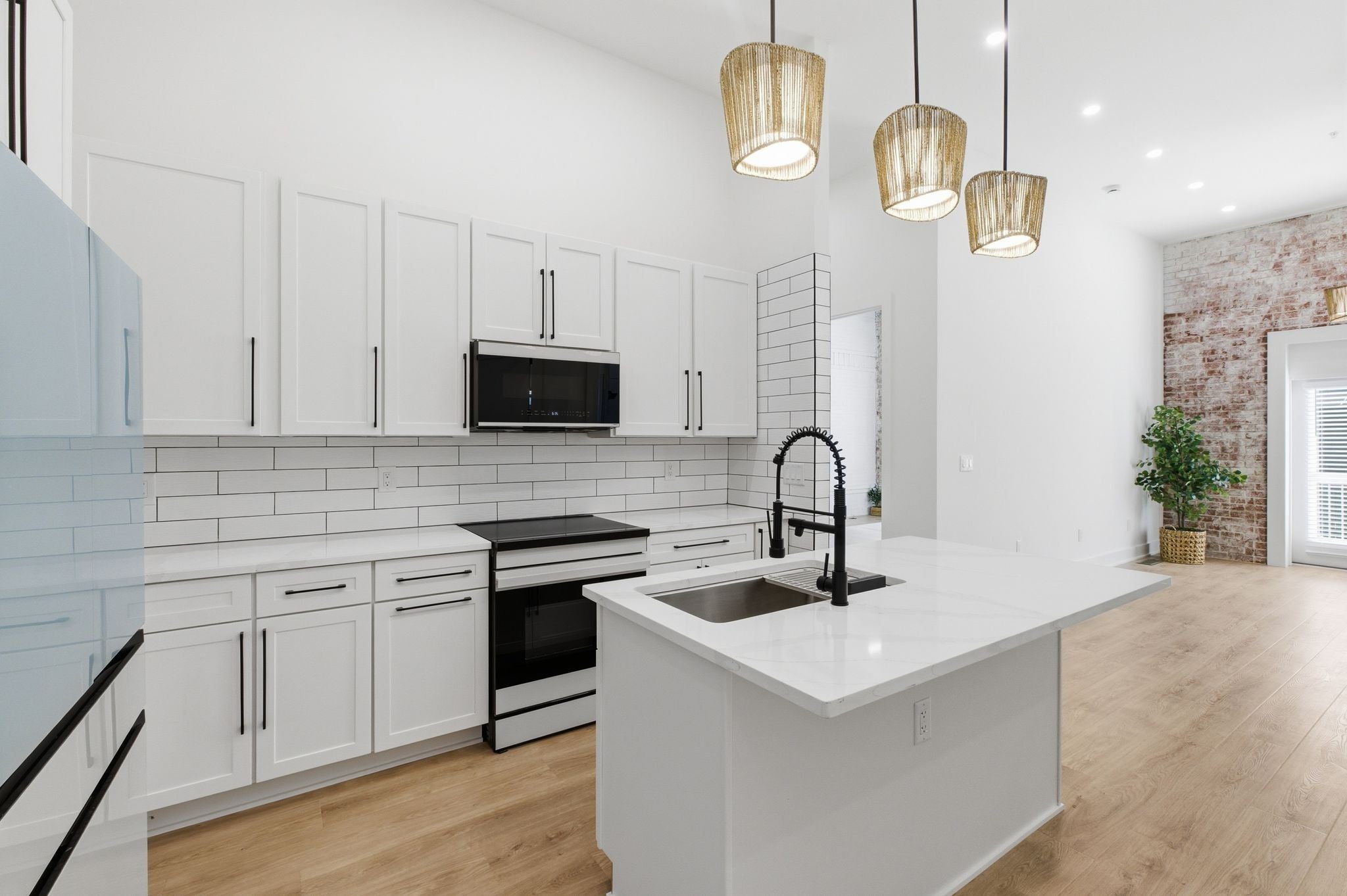 1600 10th Ave N 104