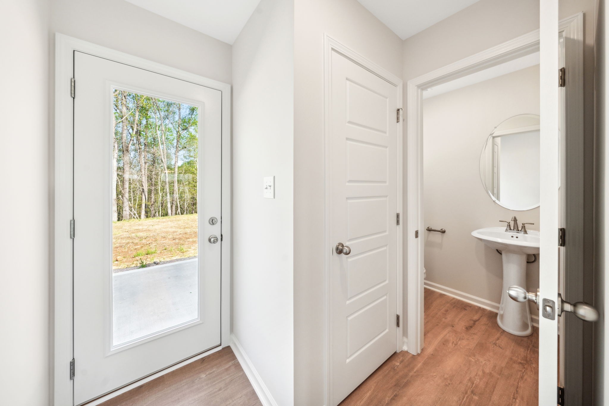 Clarksville, Tennessee 37043, United States, 3 Bedrooms Bedrooms, ,3 BathroomsBathrooms,Residential,Pending,39840