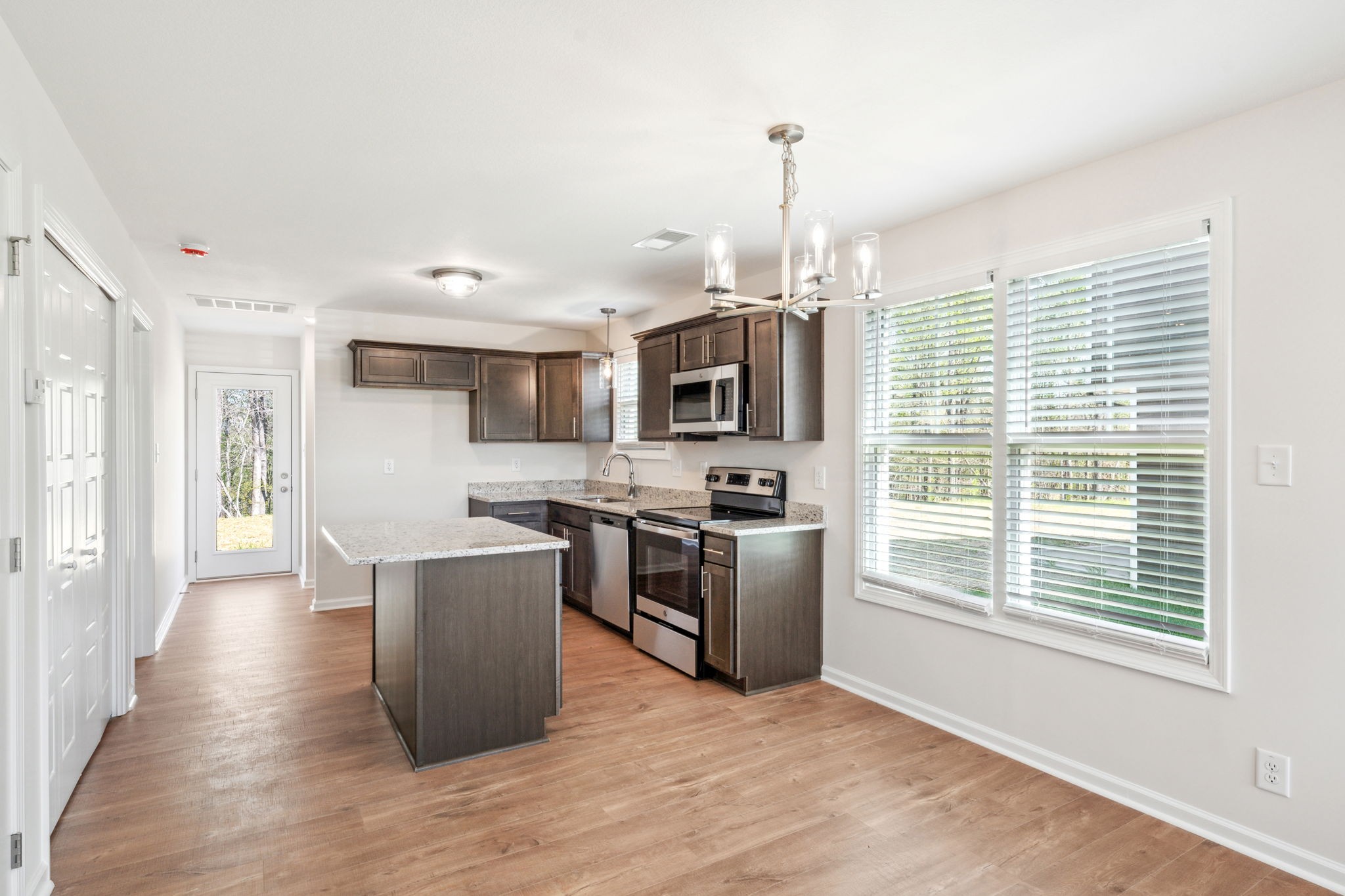 Clarksville, Tennessee 37043, United States, 3 Bedrooms Bedrooms, ,3 BathroomsBathrooms,Residential,Pending,39840