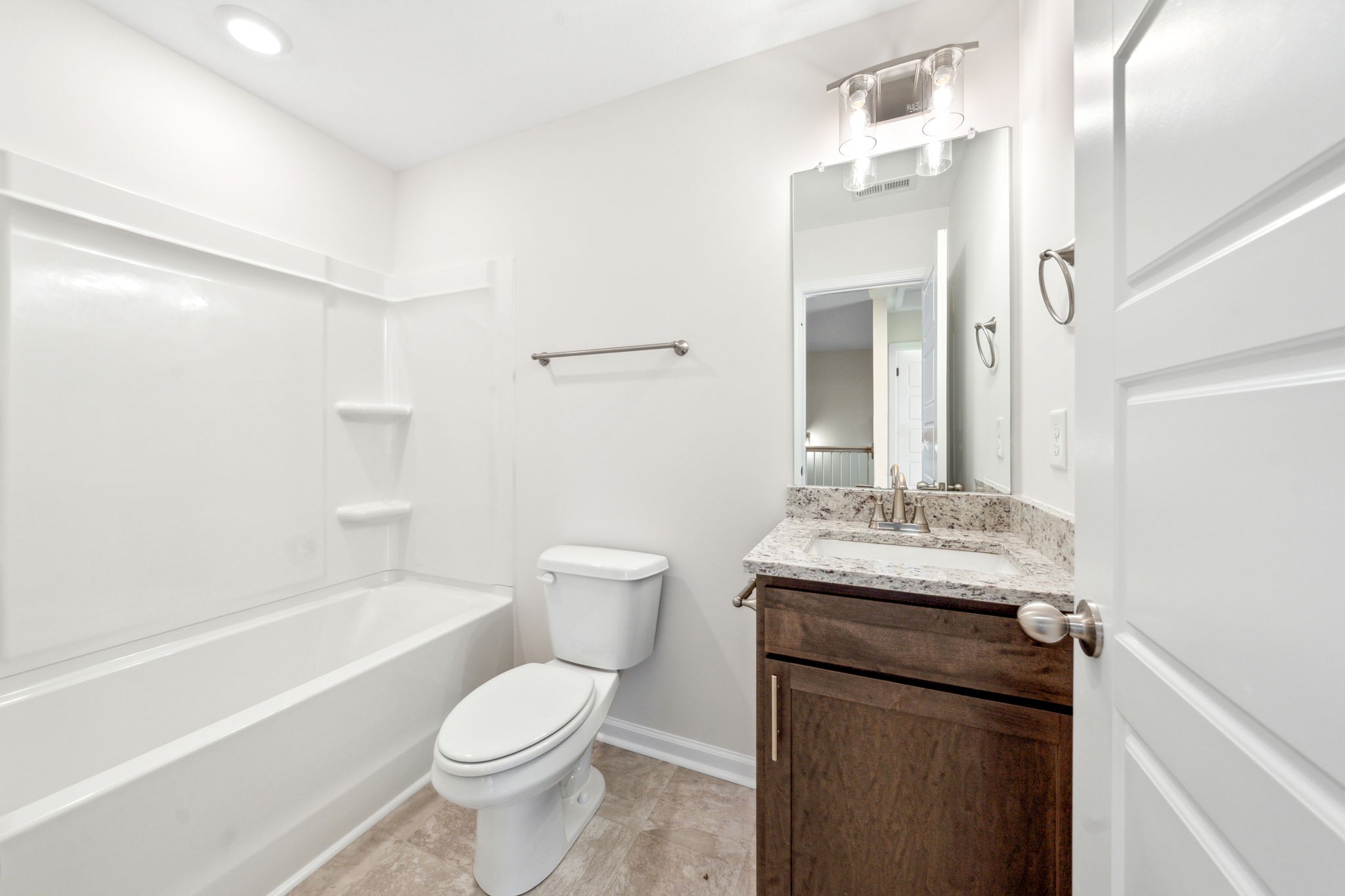 Clarksville, Tennessee 37043, United States, 3 Bedrooms Bedrooms, ,3 BathroomsBathrooms,Residential,Pending,39840