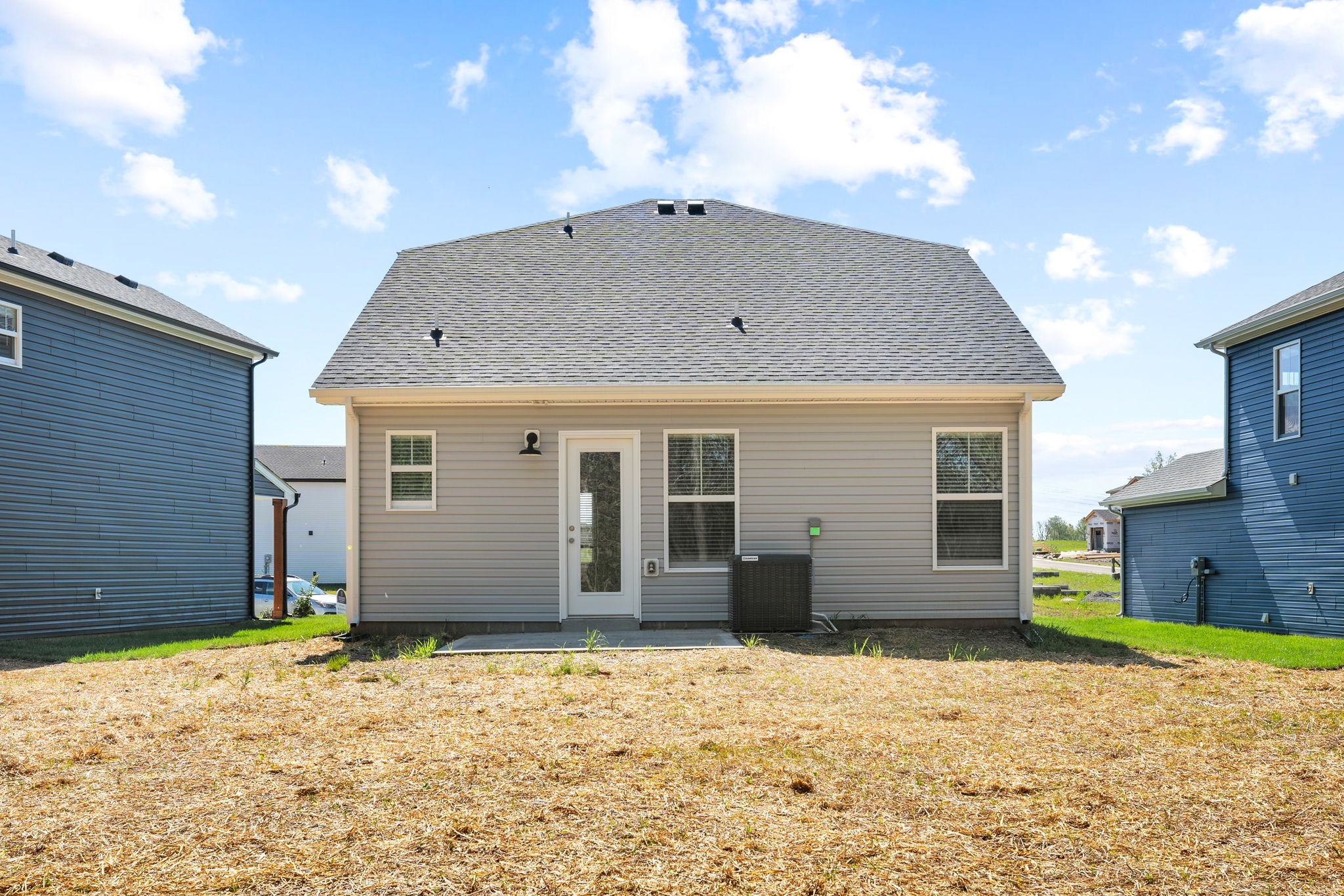 Clarksville, Tennessee 37043, United States, 3 Bedrooms Bedrooms, ,3 BathroomsBathrooms,Residential,Pending,39840