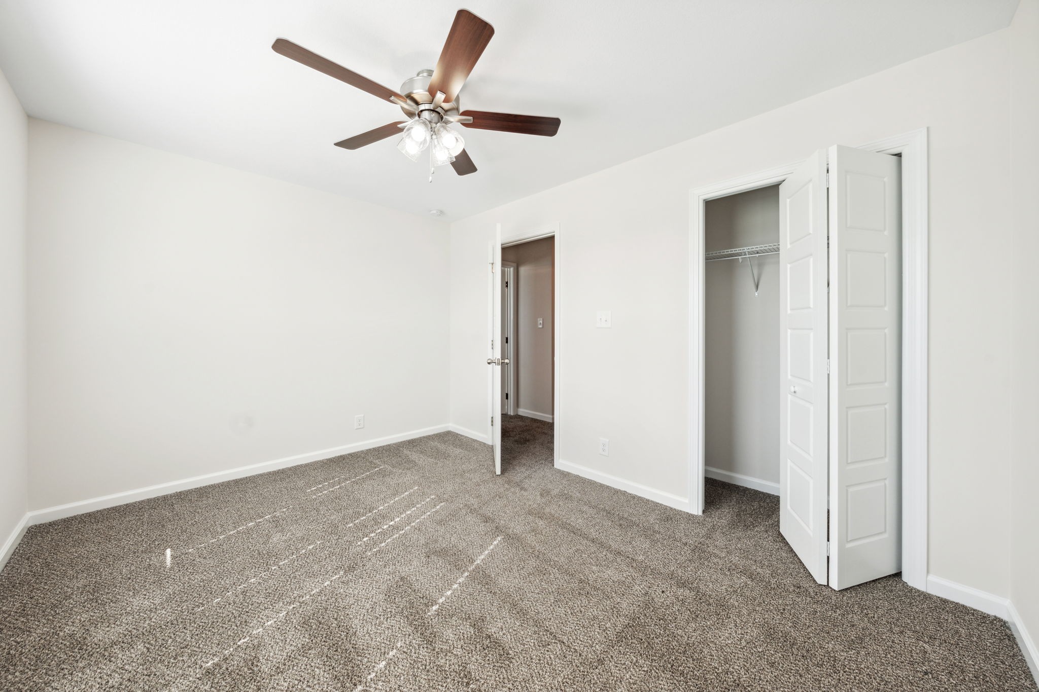 Clarksville, Tennessee 37043, United States, 3 Bedrooms Bedrooms, ,3 BathroomsBathrooms,Residential,Pending,39840