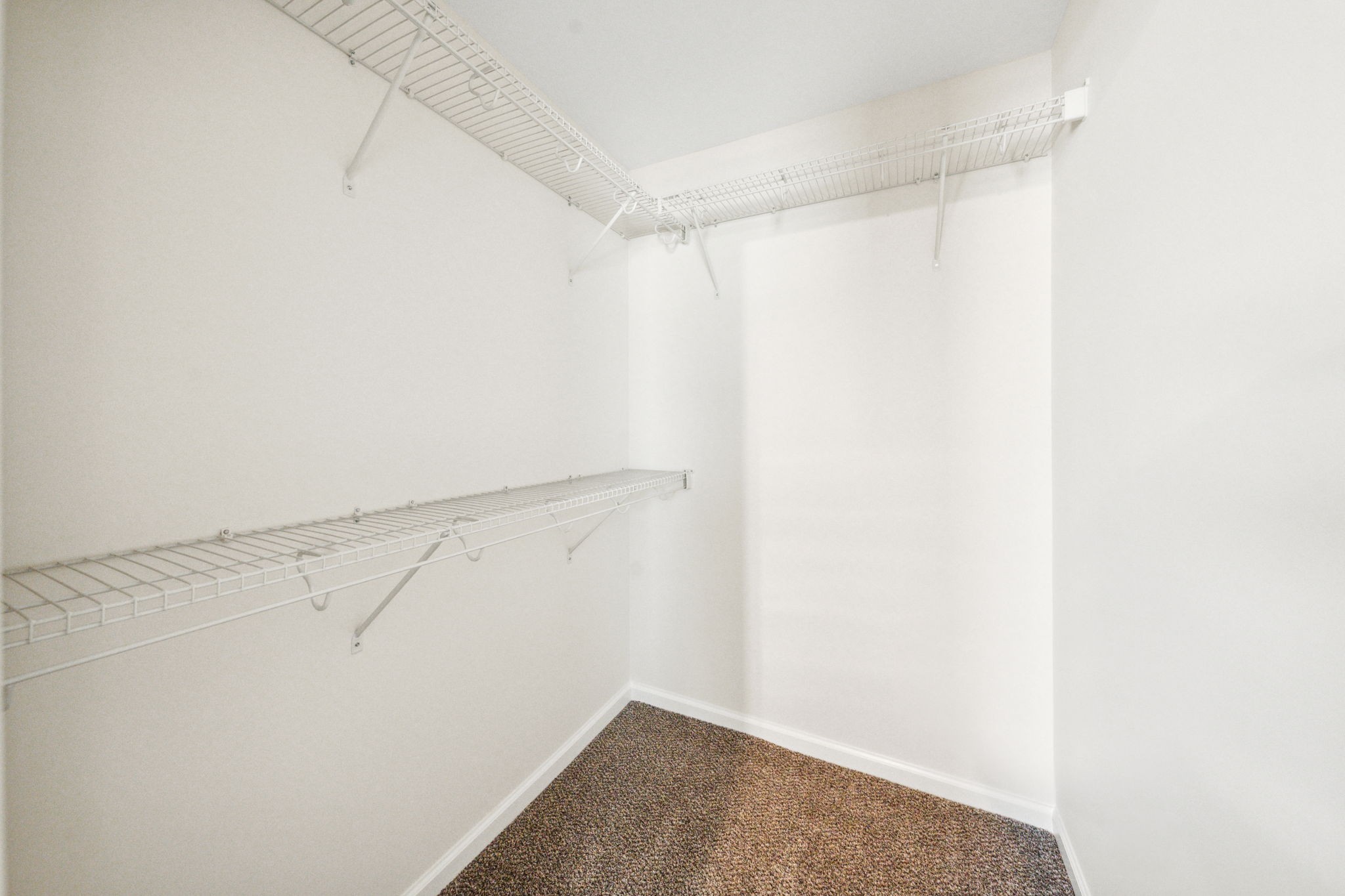 Clarksville, Tennessee 37043, United States, 3 Bedrooms Bedrooms, ,3 BathroomsBathrooms,Residential,Pending,39840