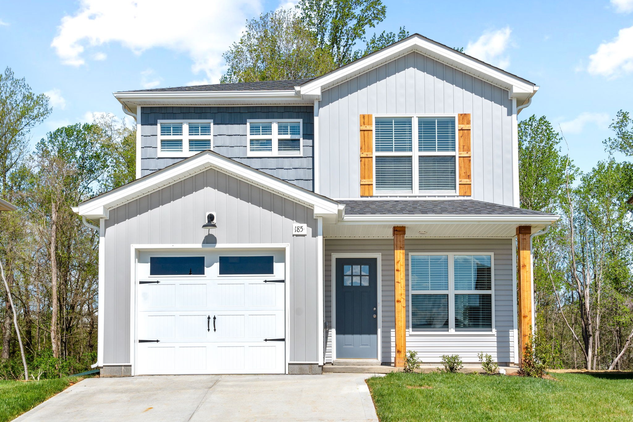 Clarksville, Tennessee 37043, United States, 3 Bedrooms Bedrooms, ,3 BathroomsBathrooms,Residential,Pending,39840