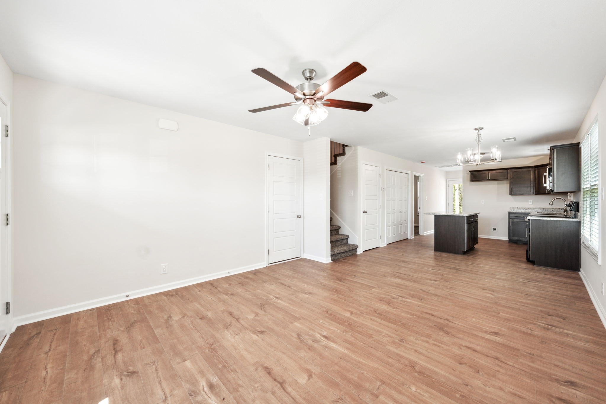 Clarksville, Tennessee 37043, United States, 3 Bedrooms Bedrooms, ,3 BathroomsBathrooms,Residential,Pending,39840