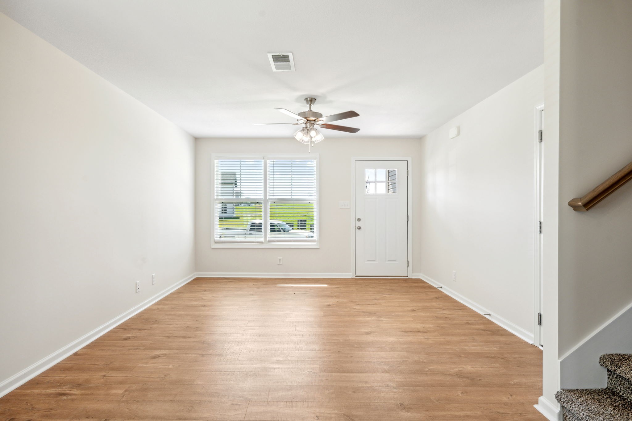 Clarksville, Tennessee 37043, United States, 3 Bedrooms Bedrooms, ,3 BathroomsBathrooms,Residential,Pending,39840