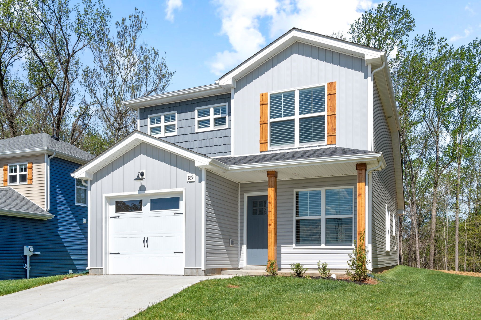 Clarksville, Tennessee 37043, United States, 3 Bedrooms Bedrooms, ,3 BathroomsBathrooms,Residential,Pending,39840