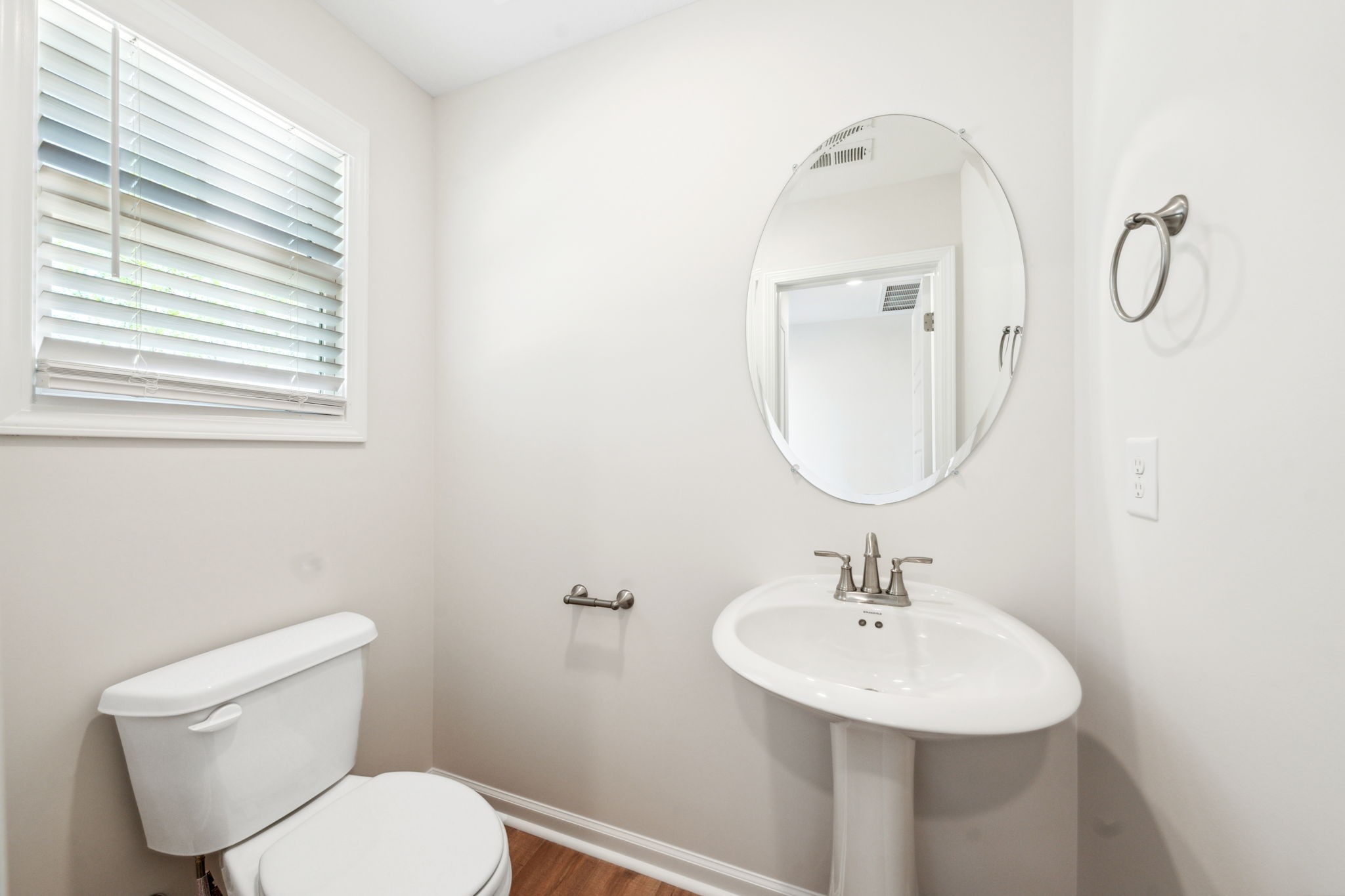 Clarksville, Tennessee 37043, United States, 3 Bedrooms Bedrooms, ,3 BathroomsBathrooms,Residential,Pending,39840