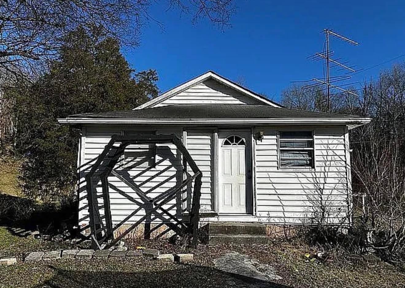 123 Alice Dr