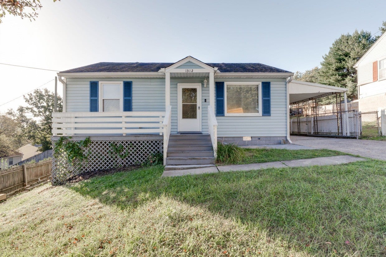 3.0-bed rental at 1312 Lenore St