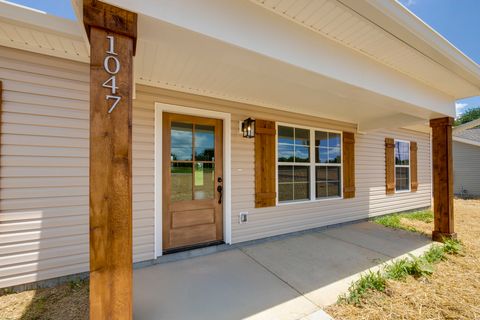 1047 Landing Lane Adams TN 37010