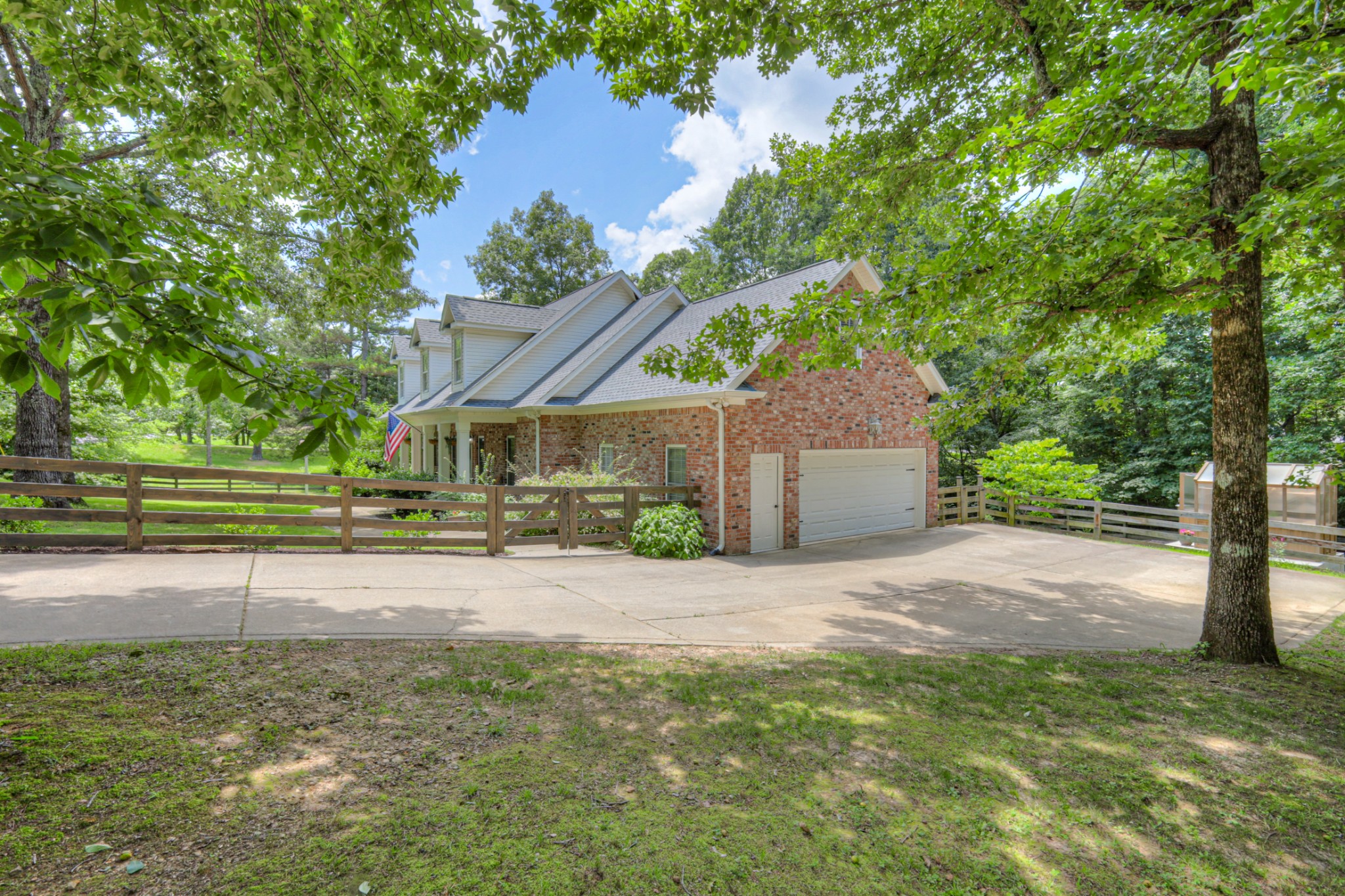 7203 Hidden Lake Dr