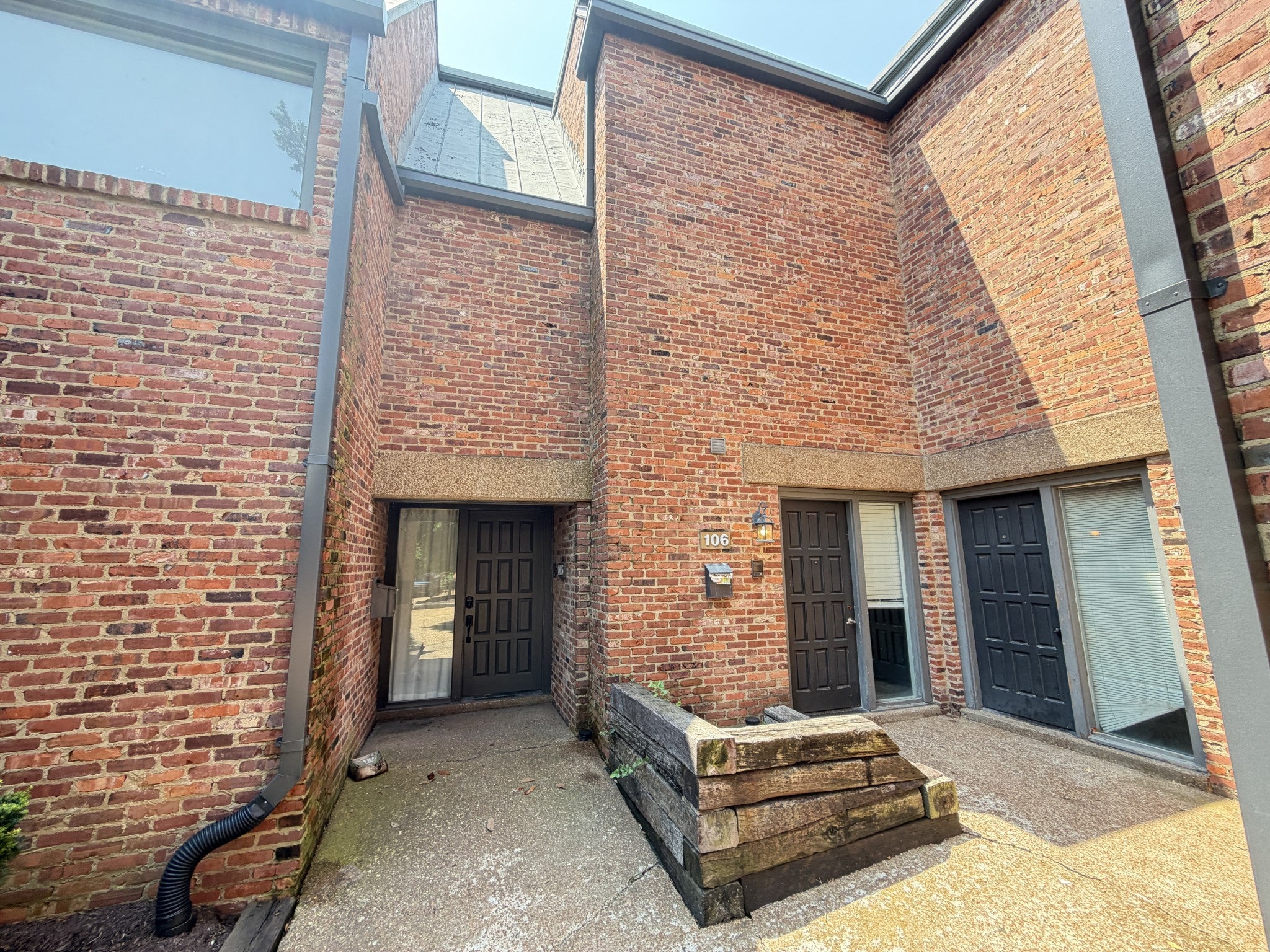 106 Hampton Pl