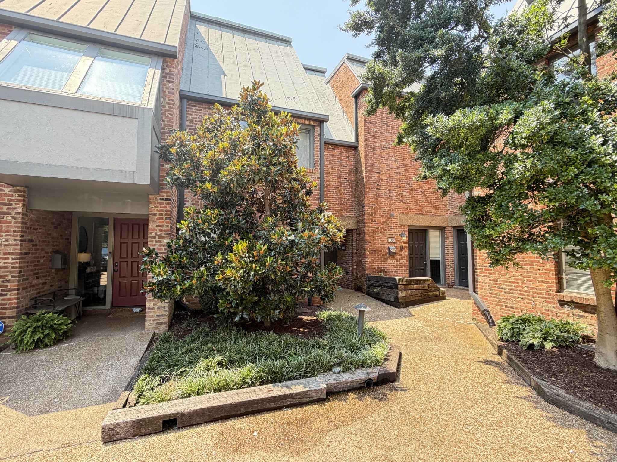 106 Hampton Pl