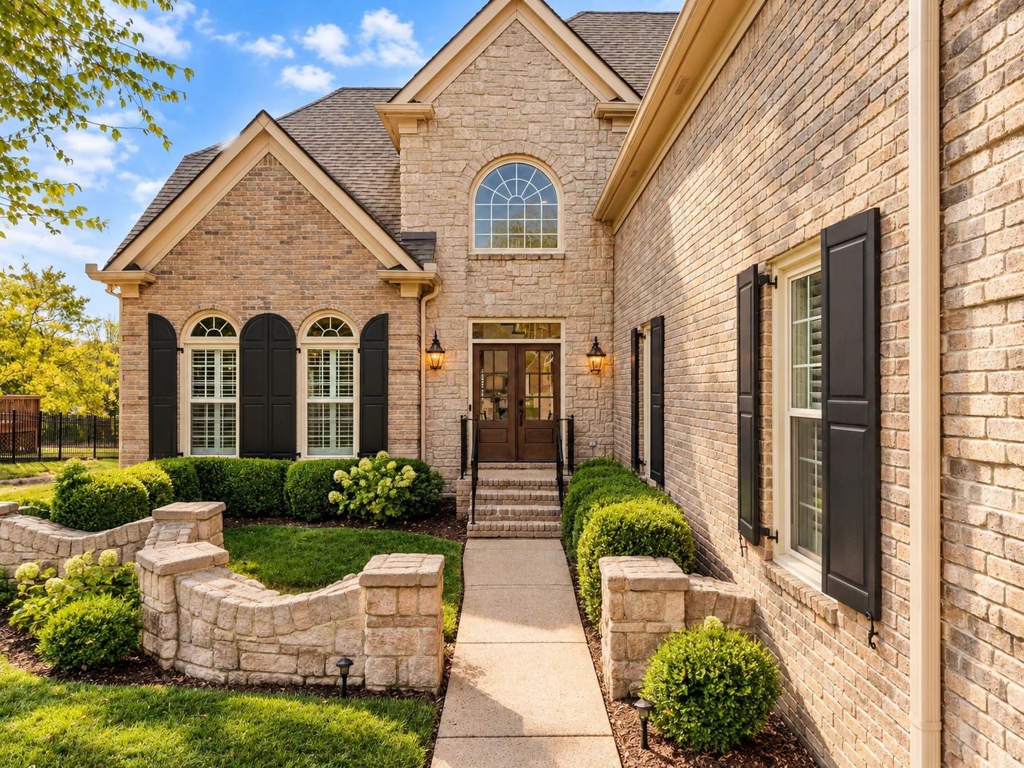 2405 Deerbourne Dr