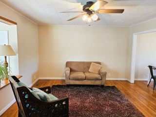 204 Lake St SE