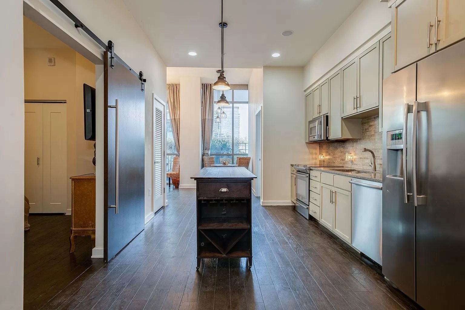 Nashville, Tennessee 37203, United States, 2 Bedrooms Bedrooms, ,2 BathroomsBathrooms,Residential,Active,81562