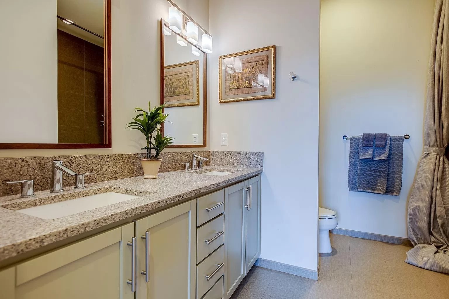 Nashville, Tennessee 37203, United States, 2 Bedrooms Bedrooms, ,2 BathroomsBathrooms,Residential,Active,81562