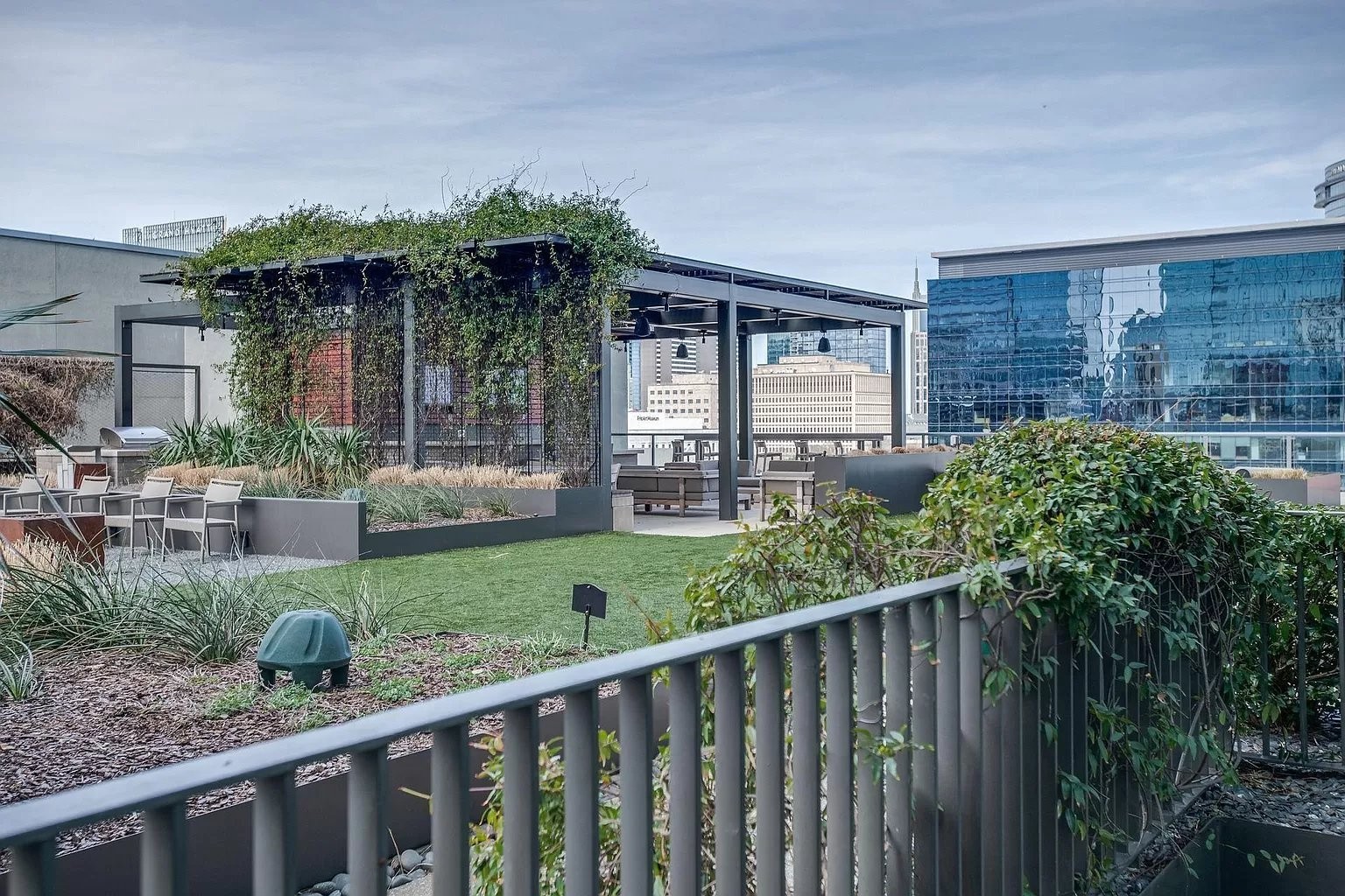 Nashville, Tennessee 37203, United States, 2 Bedrooms Bedrooms, ,2 BathroomsBathrooms,Residential,Active,81562