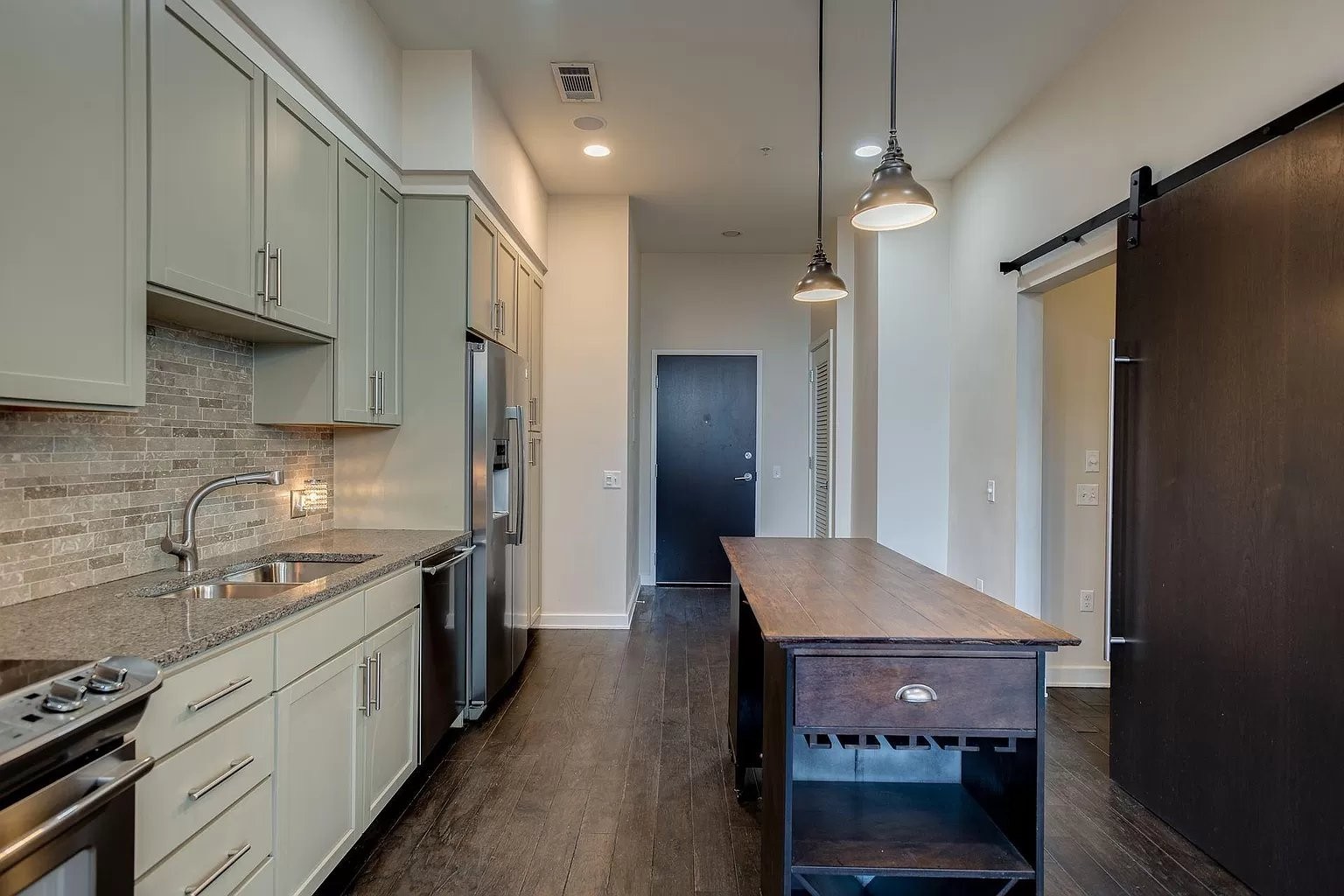 Nashville, Tennessee 37203, United States, 2 Bedrooms Bedrooms, ,2 BathroomsBathrooms,Residential,Active,81562