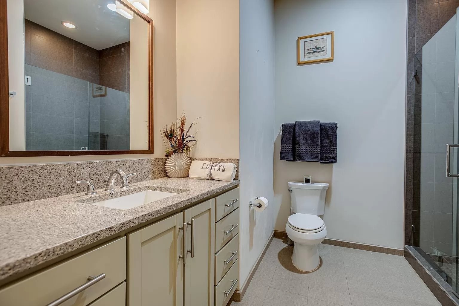 Nashville, Tennessee 37203, United States, 2 Bedrooms Bedrooms, ,2 BathroomsBathrooms,Residential,Active,81562