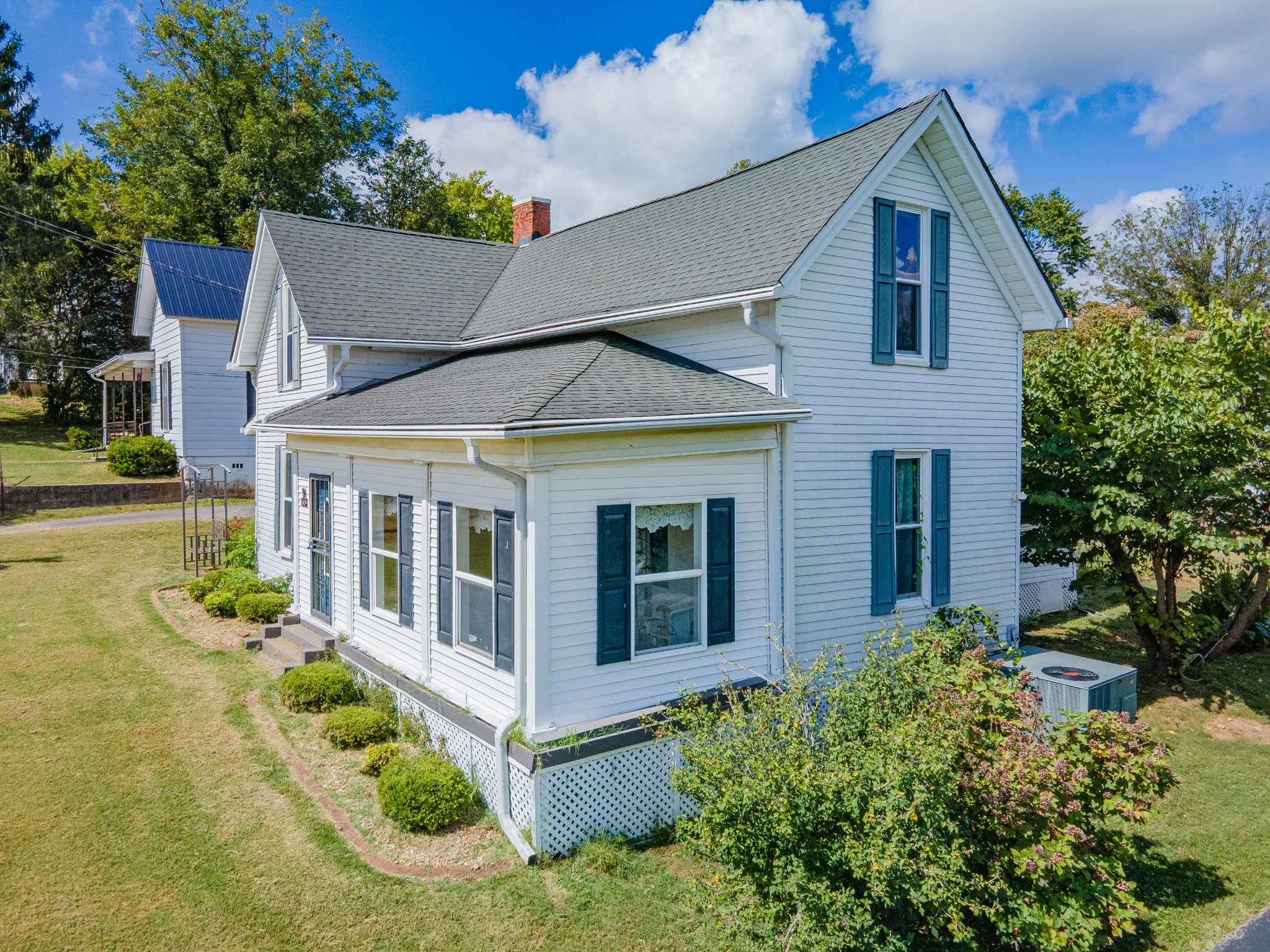 1945 Main St