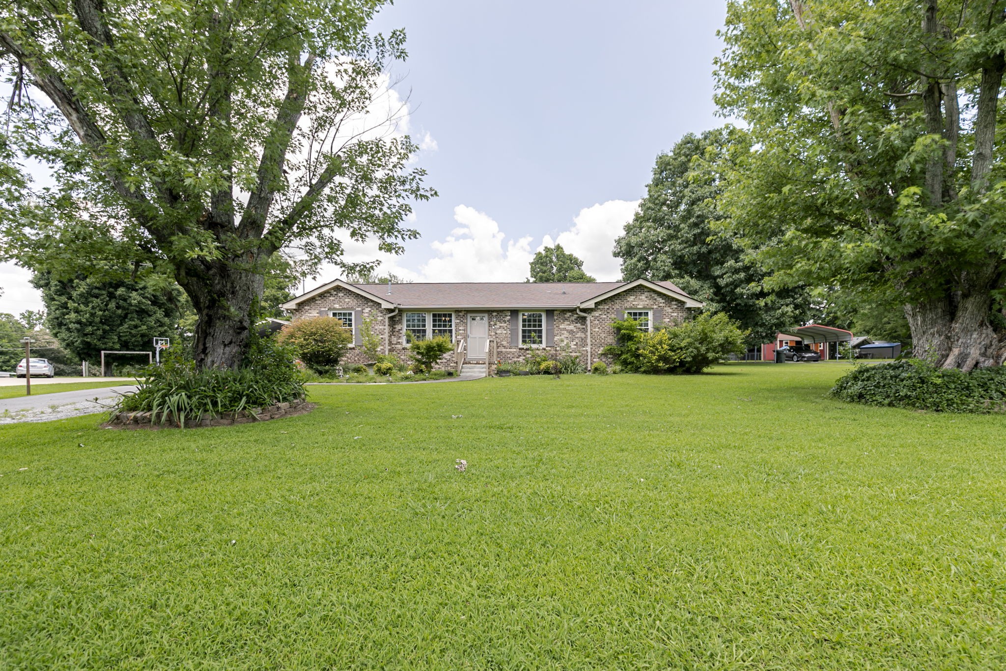 2802 Canterbury Dr