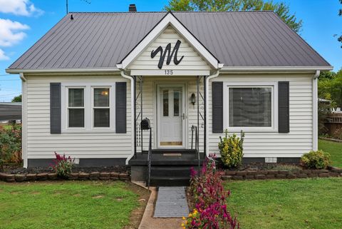 Photo of 135 Main St, Mc Ewen, TN 37101 (MLS # 3168036)