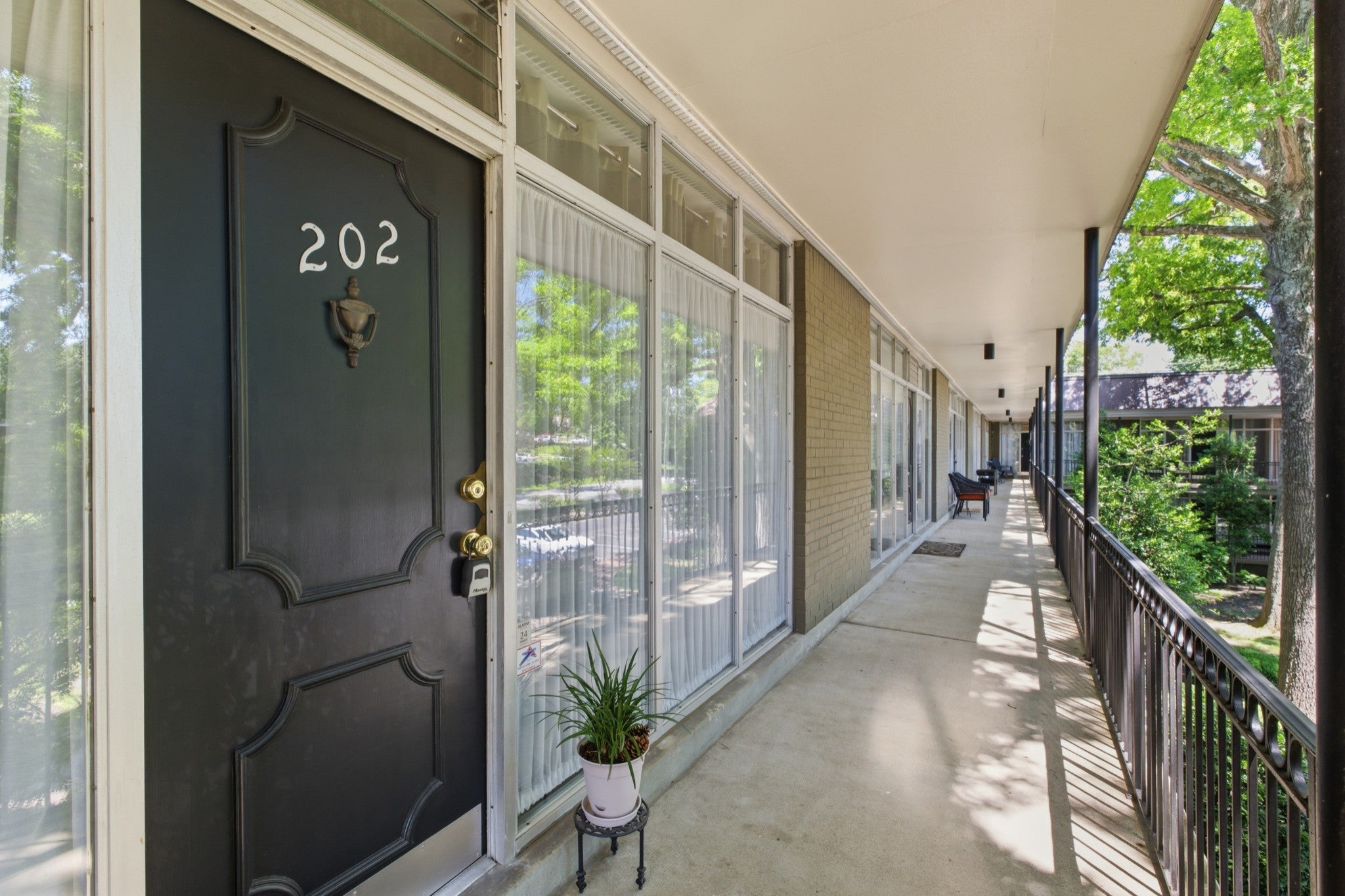 3909 Whitland Ave 202