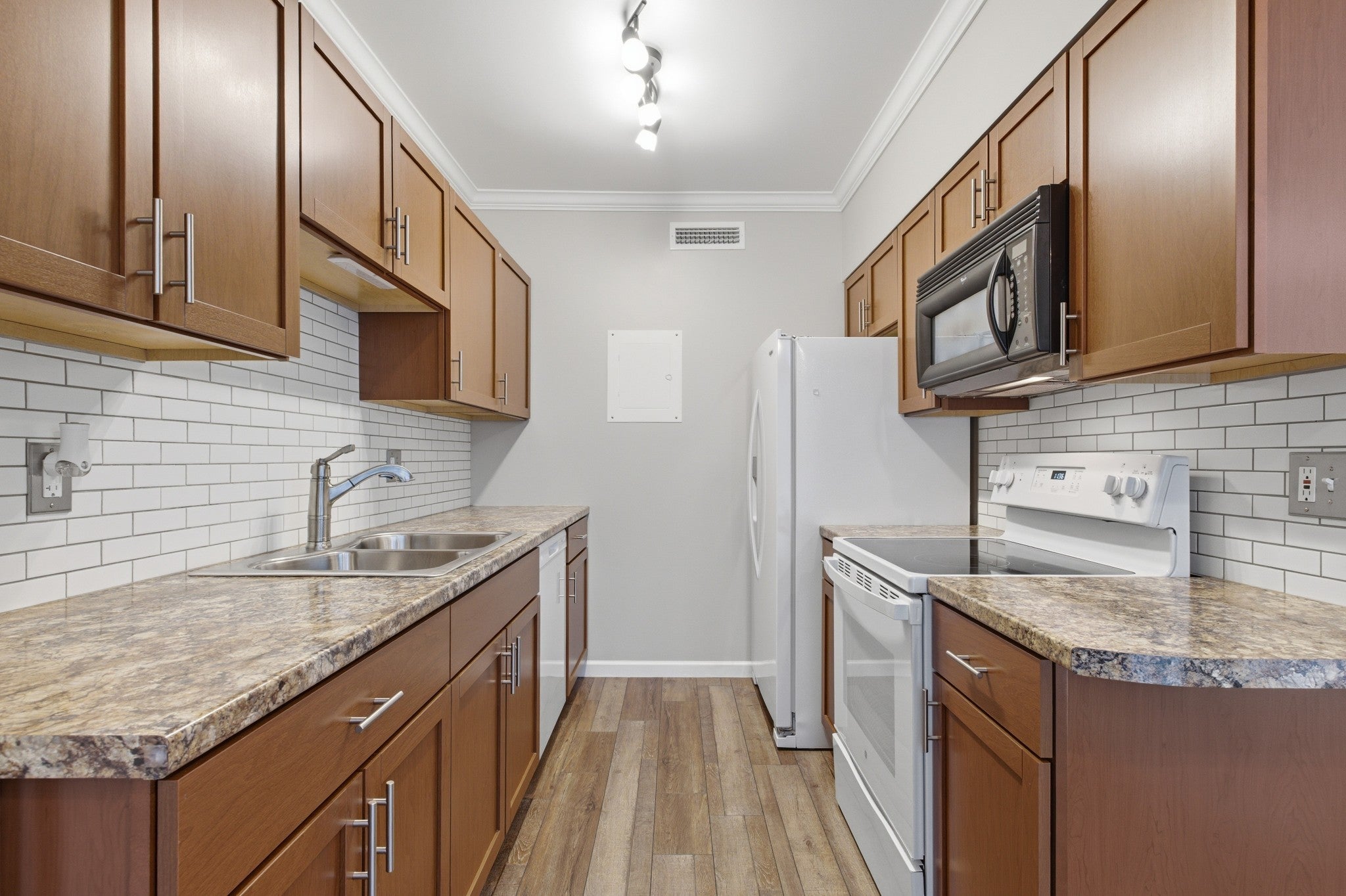3909 Whitland Ave 202