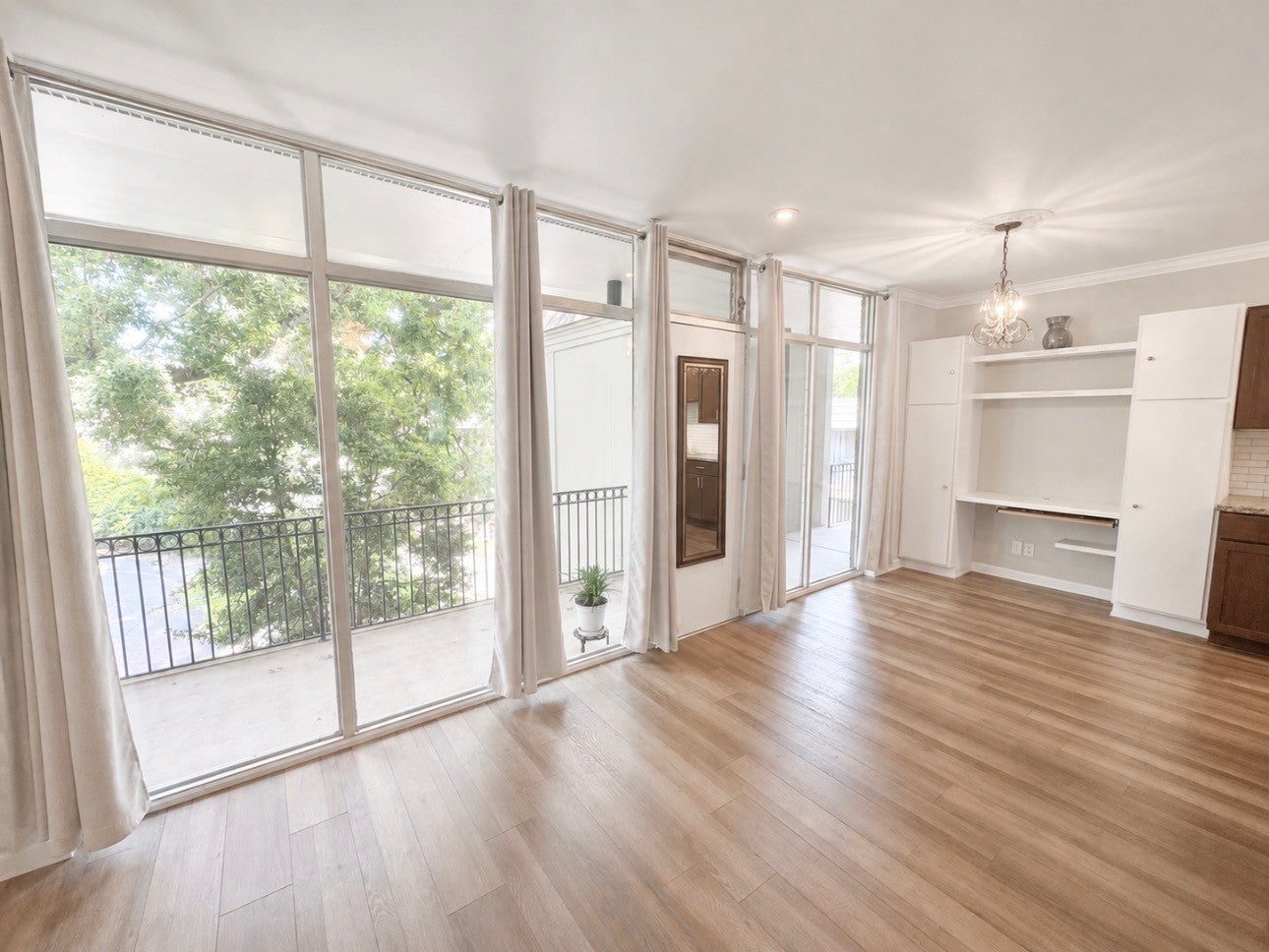 3909 Whitland Ave 202