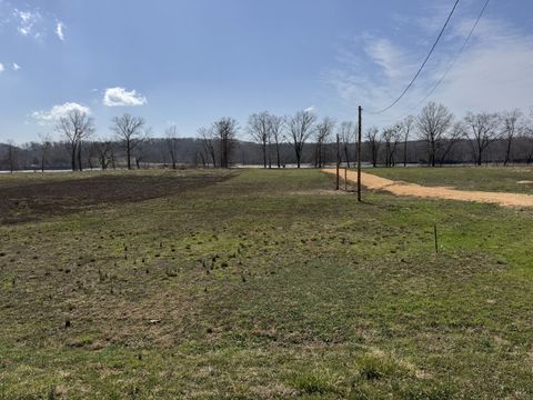 437 Hardin Bottom Rd Clifton TN 38425